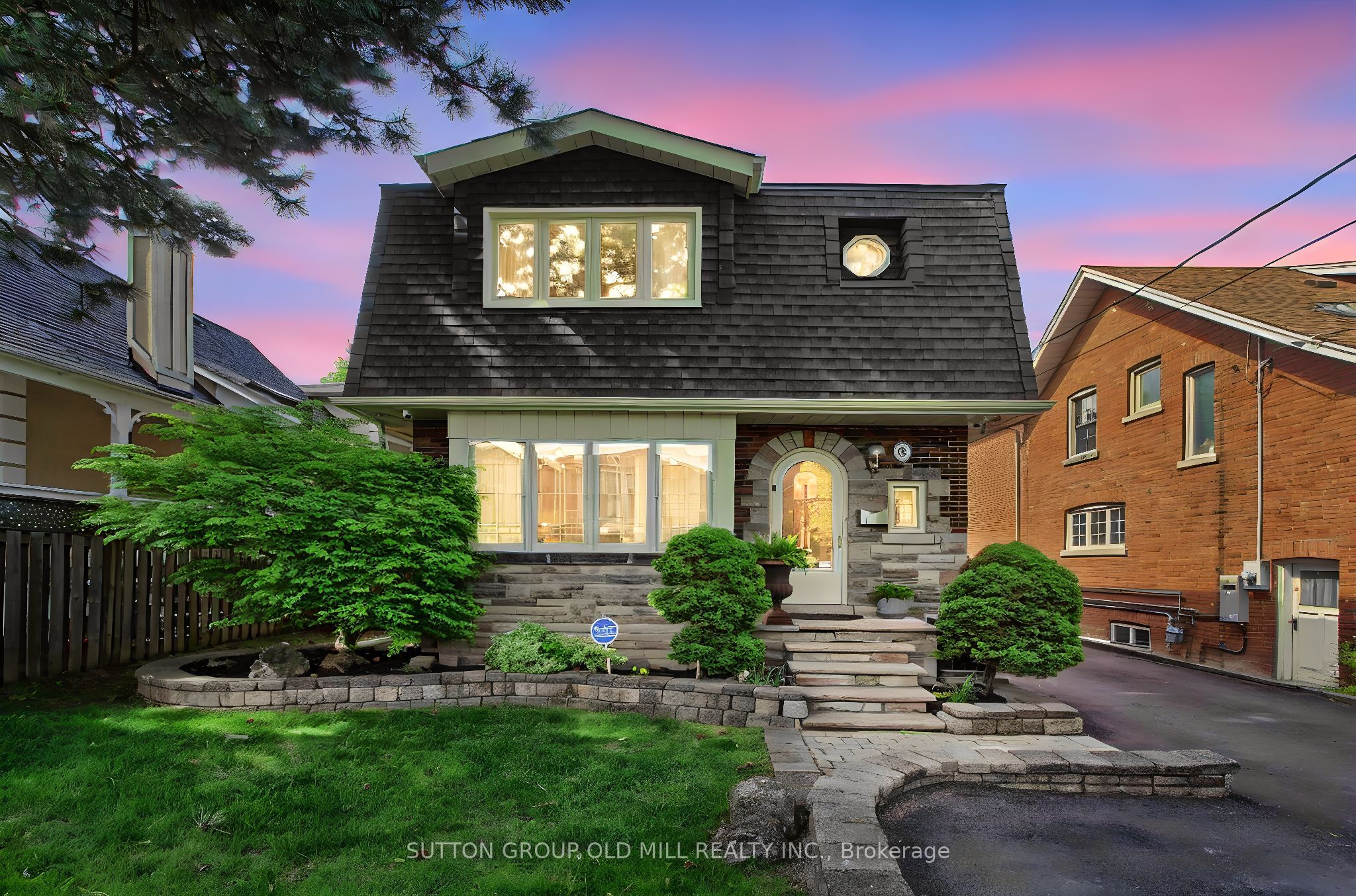 8 Lockheed Boulevard, Toronto, ON M9P 2H6
