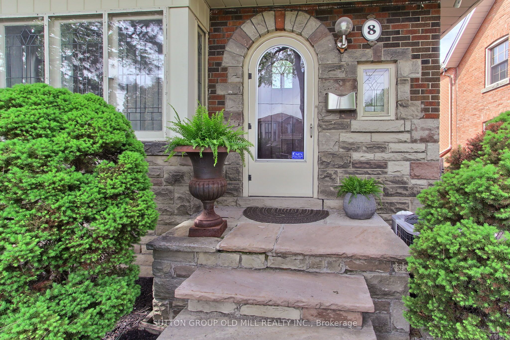 8 Lockheed Boulevard, Toronto, ON M9P 2H6 photo 2