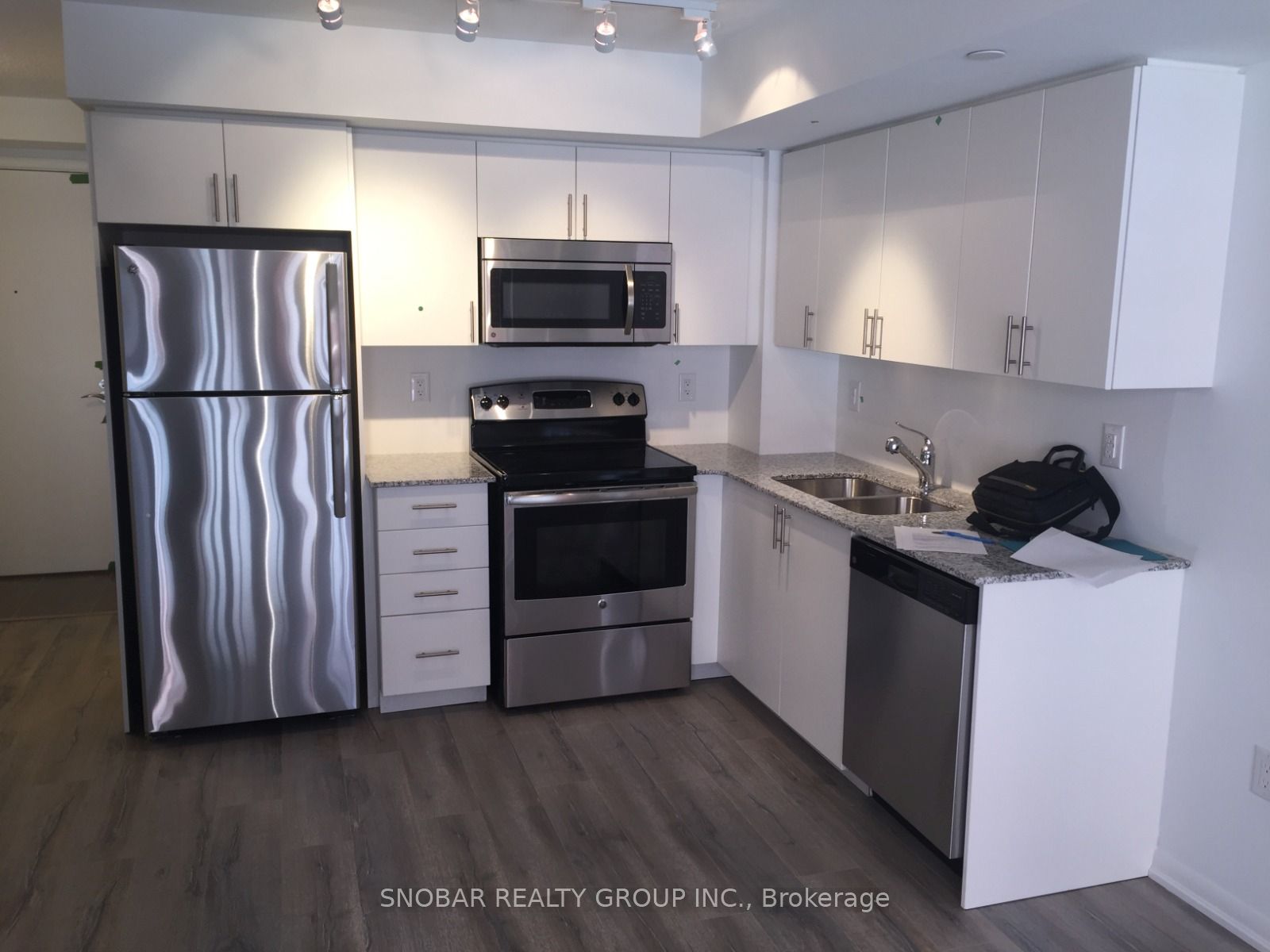 830 Lawrence Avenue 423, Toronto, ON M6A 1C3 photo 3