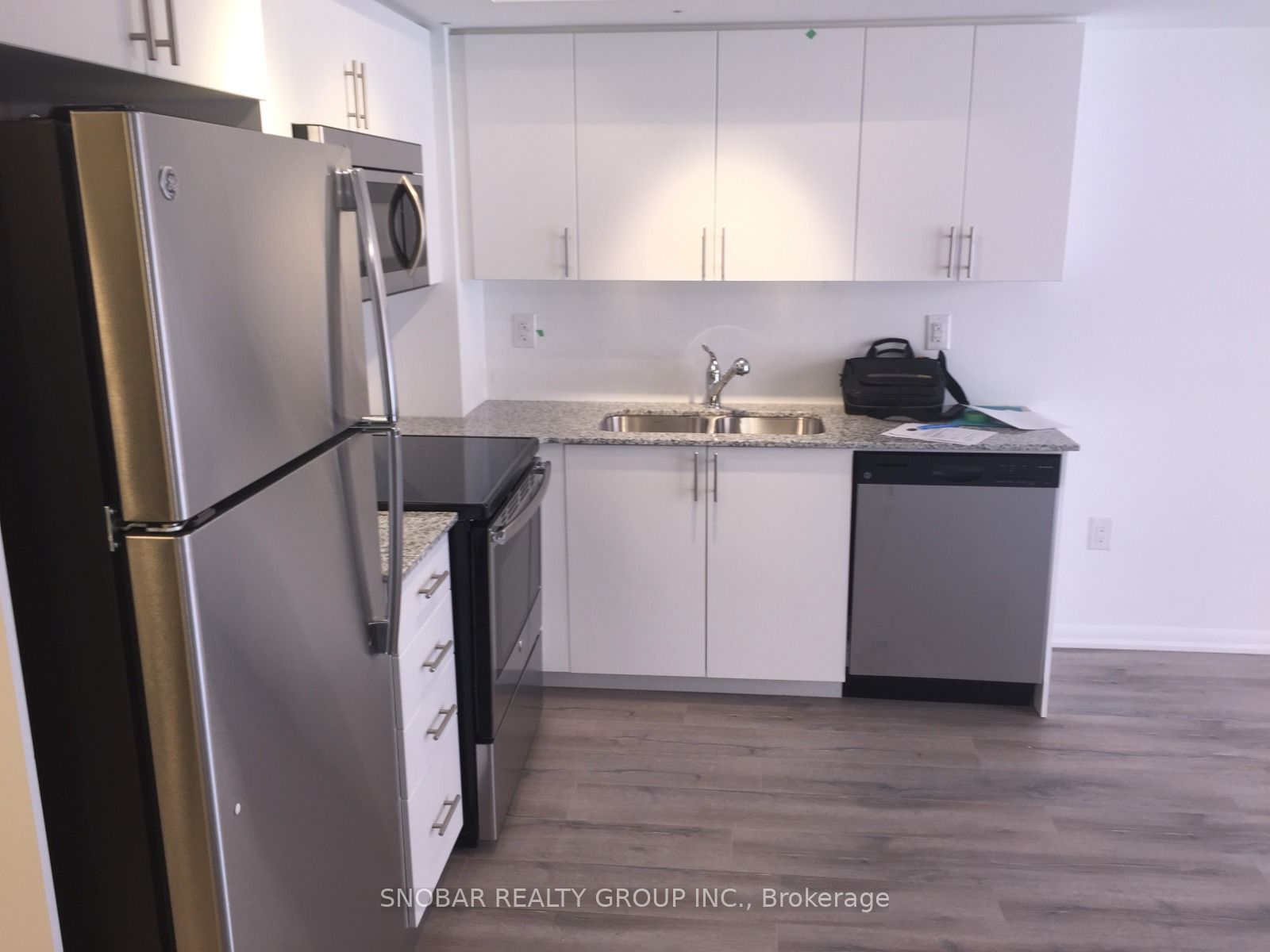 830 Lawrence Avenue 423, Toronto, ON M6A 1C3 photo 4