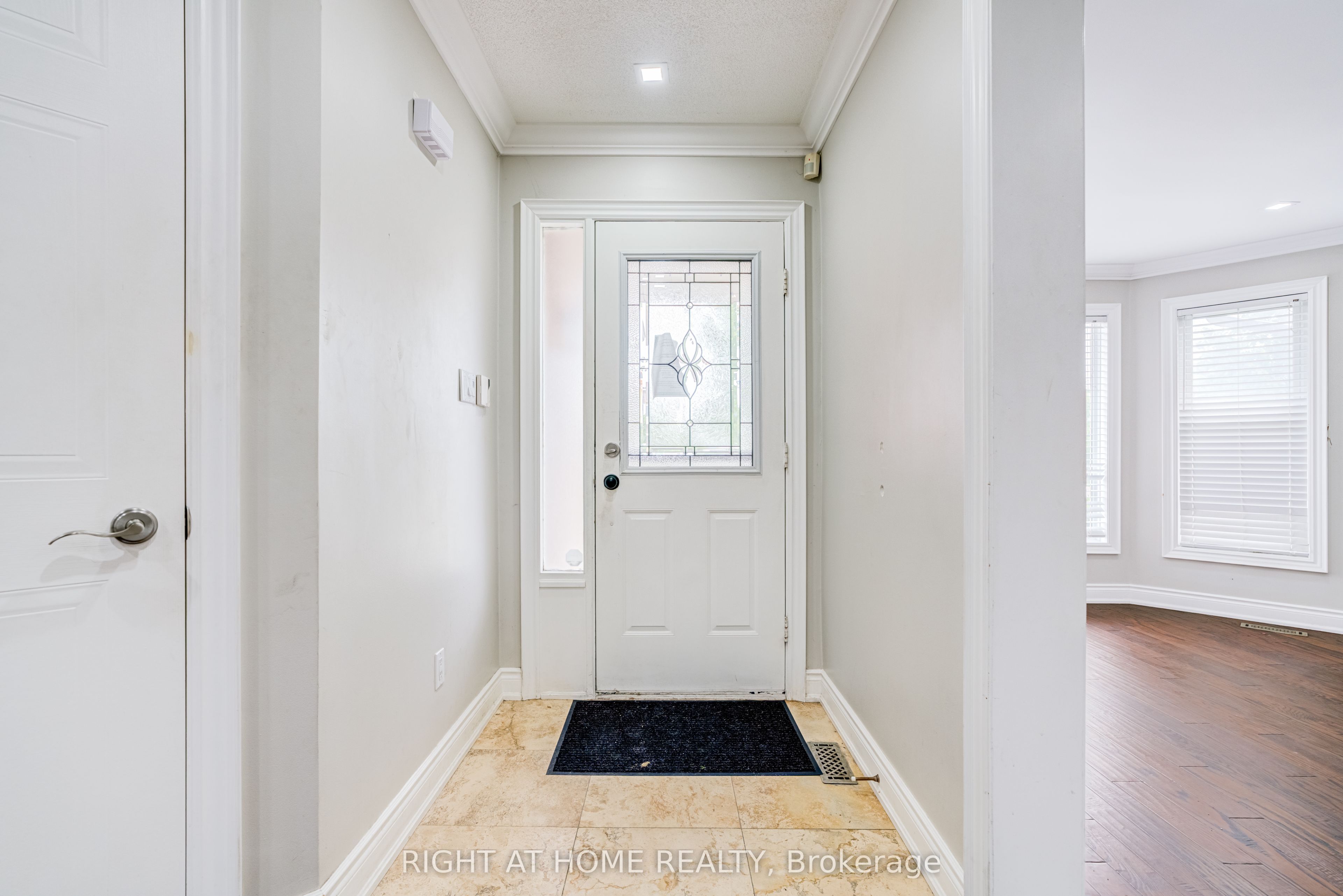 54 WOODSIDE Court, Brampton, ON L6Y 3Z2 photo 2