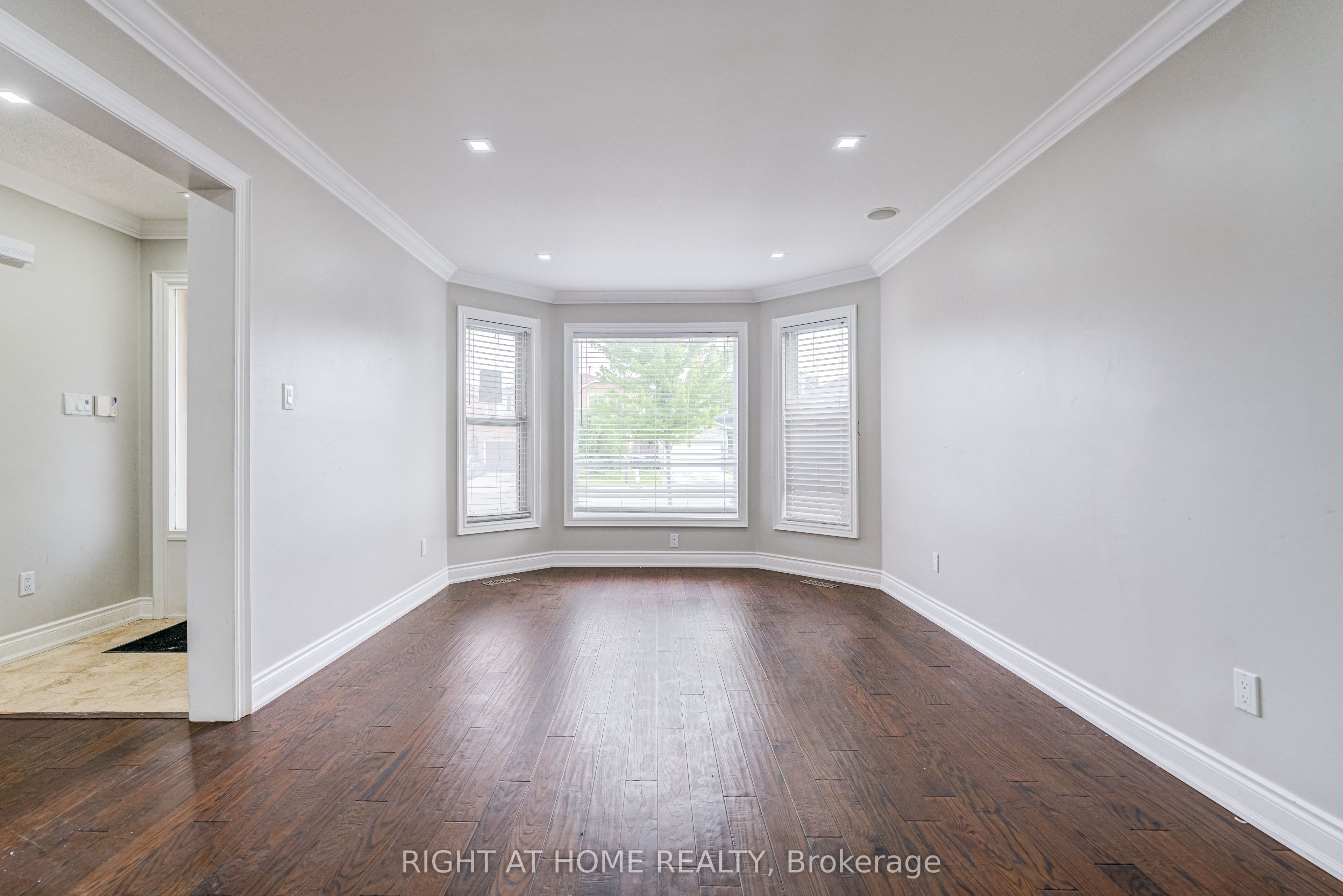 54 WOODSIDE Court, Brampton, ON L6Y 3Z2 photo 3