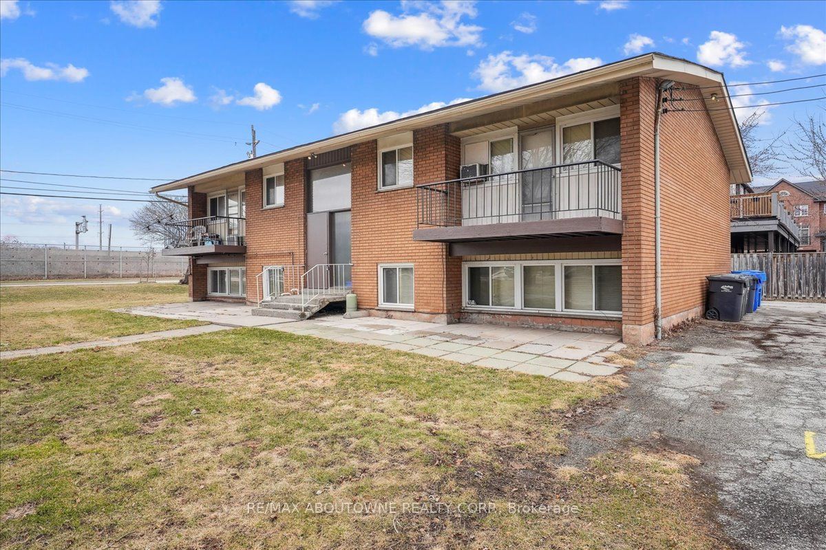 2354 Queensway Drive 2, Burlington, ON L7R 3T3 photo 2