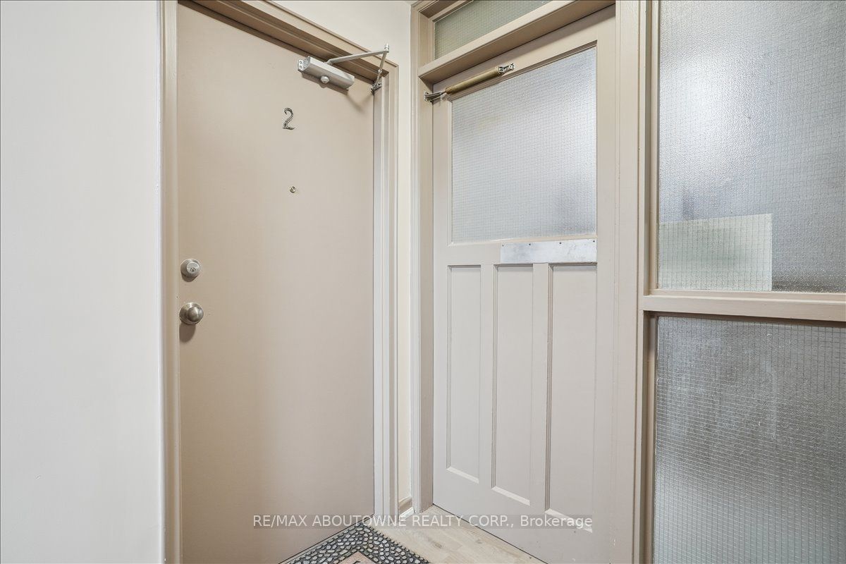 2354 Queensway Drive 2, Burlington, ON L7R 3T3 photo 5