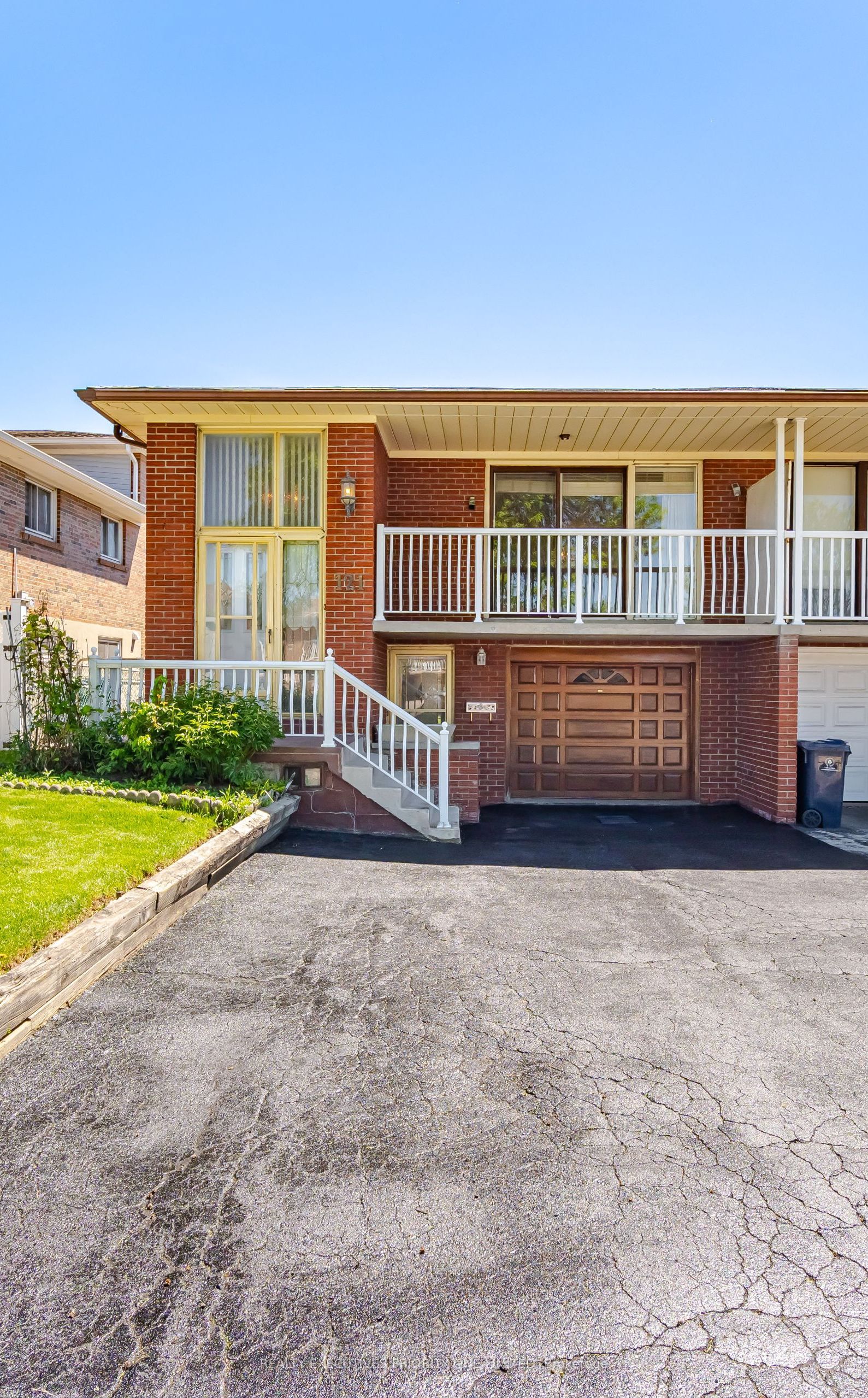 121 Cabana Drive, Toronto, ON M9L 1L1