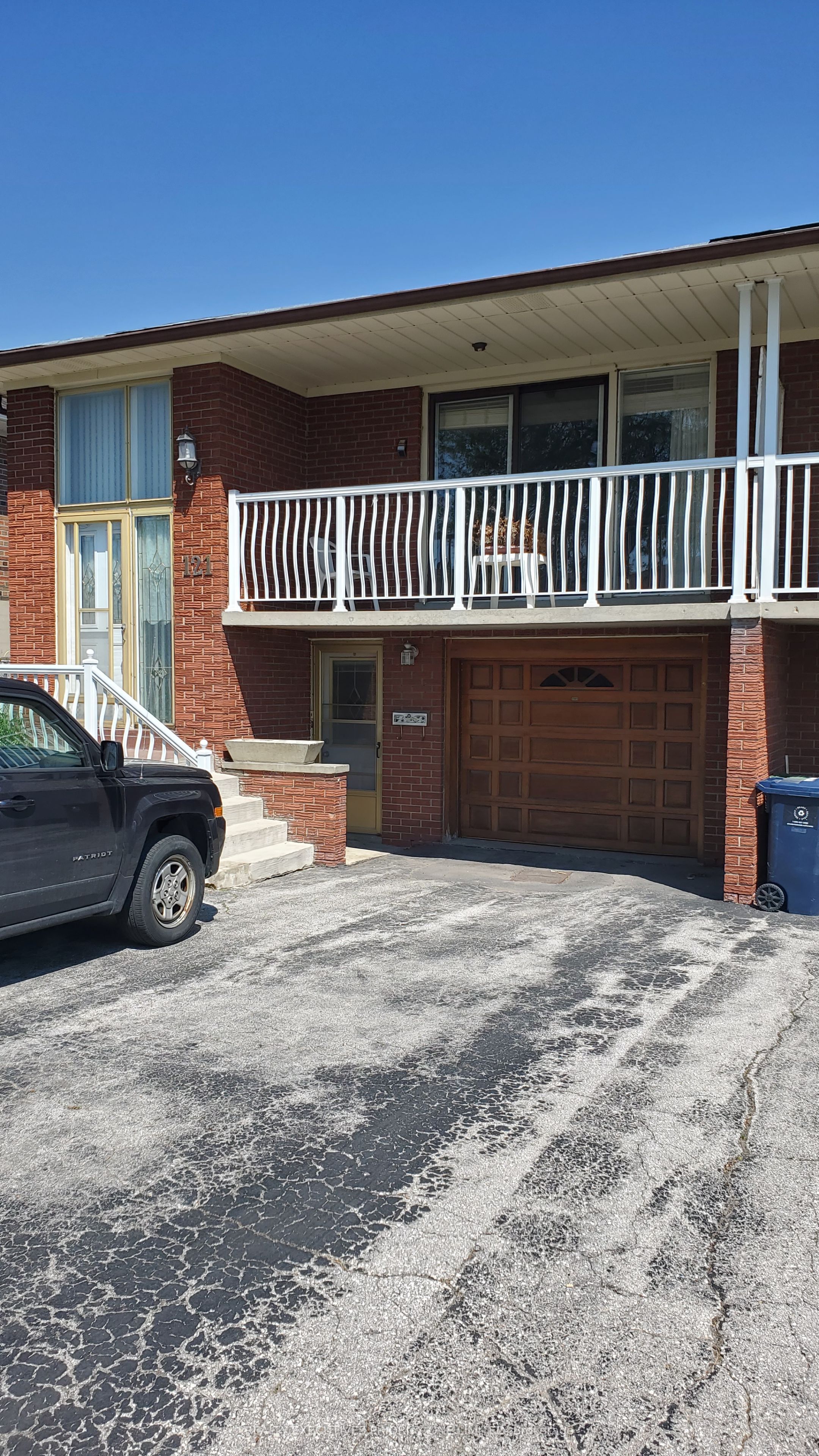 121 Cabana Drive, Toronto, ON M9L 1L1 photo 2