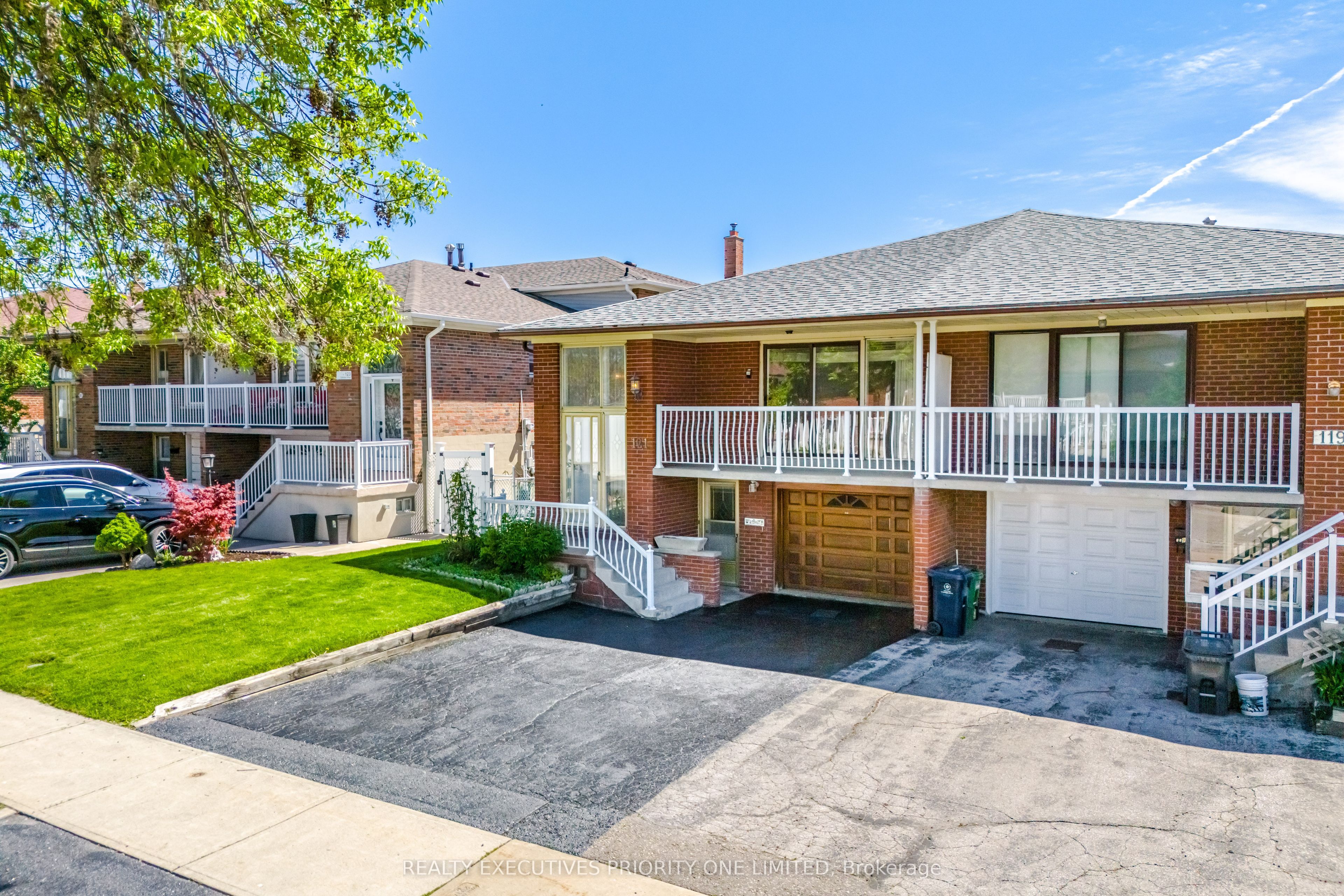 121 Cabana Drive, Toronto, ON M9L 1L1 photo 3