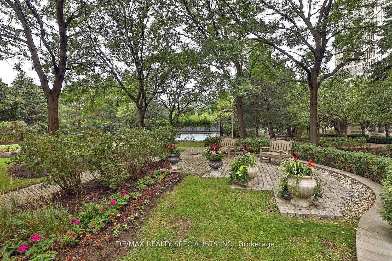 45 Kingsbridge Garden Circle 601, Mississauga, ON L5R 3K4 photo 3