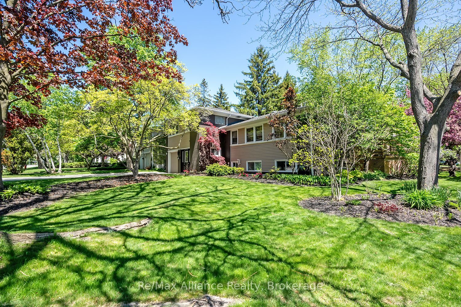 183 Westminster Drive, Oakville, ON L6L 4H8 photo 2