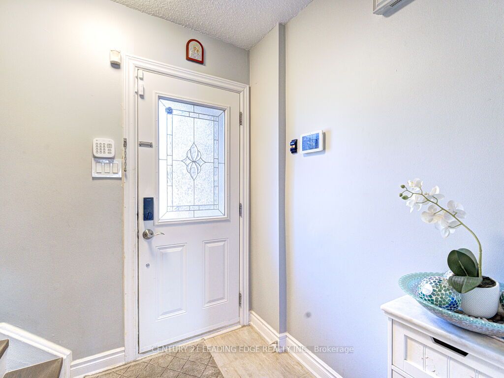 1552 Lancaster Drive 56, Oakville, ON L6H 2Z4 photo 2