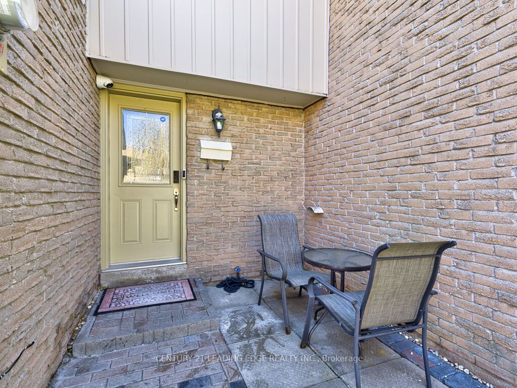 1552 Lancaster Drive 56, Oakville, ON L6H 2Z4 photo 3