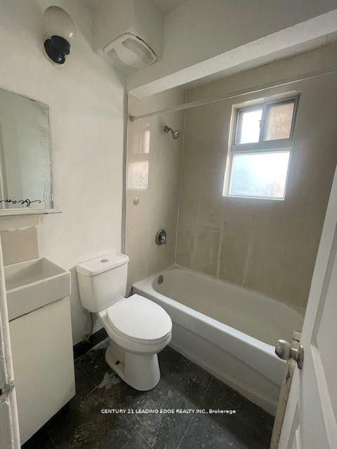 1516 Eglinton Avenue W Apt 2, Toronto, ON M6E 2G8 photo 4