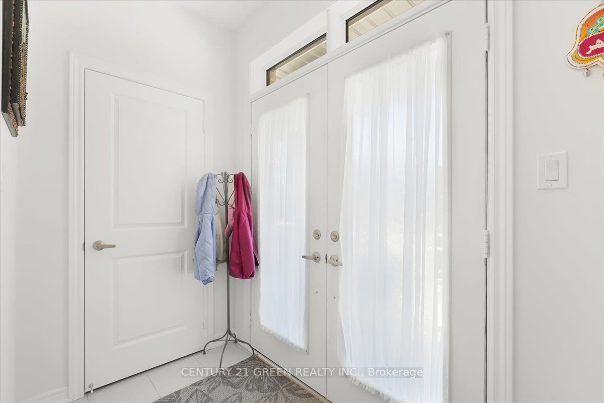 384 Kennedy Circle W, Milton, ON L9T 7E7 photo 3
