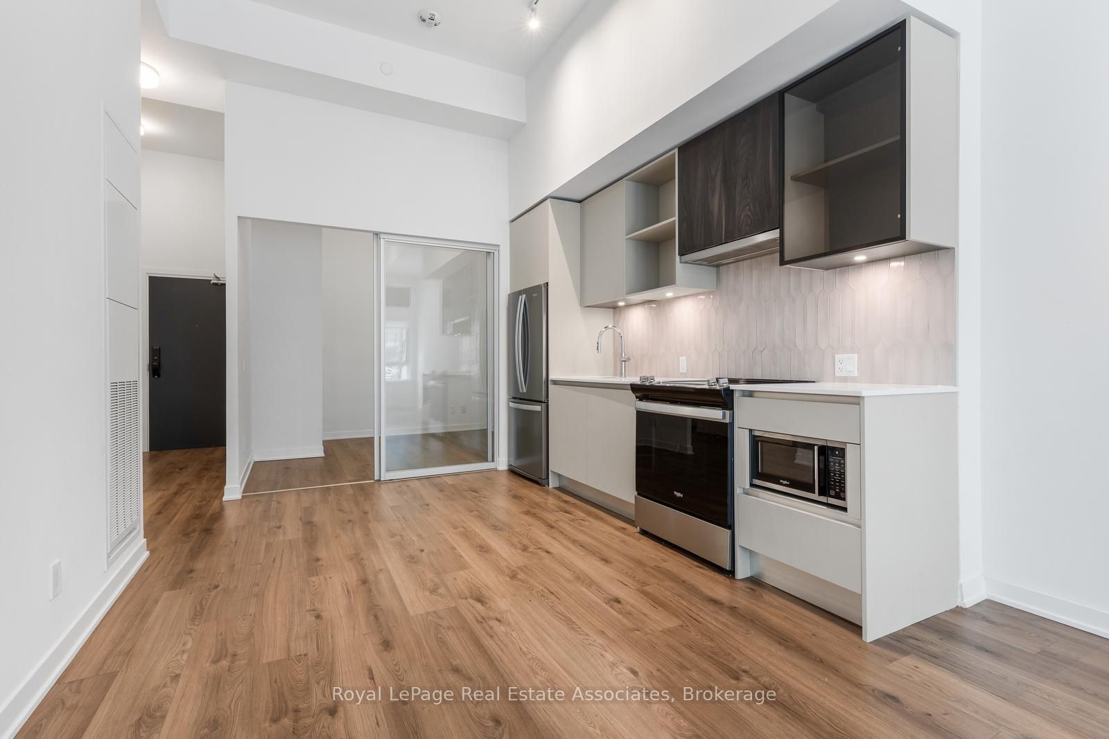405 Dundas Street W 114, Oakville, ON L6M 4P9 photo 3