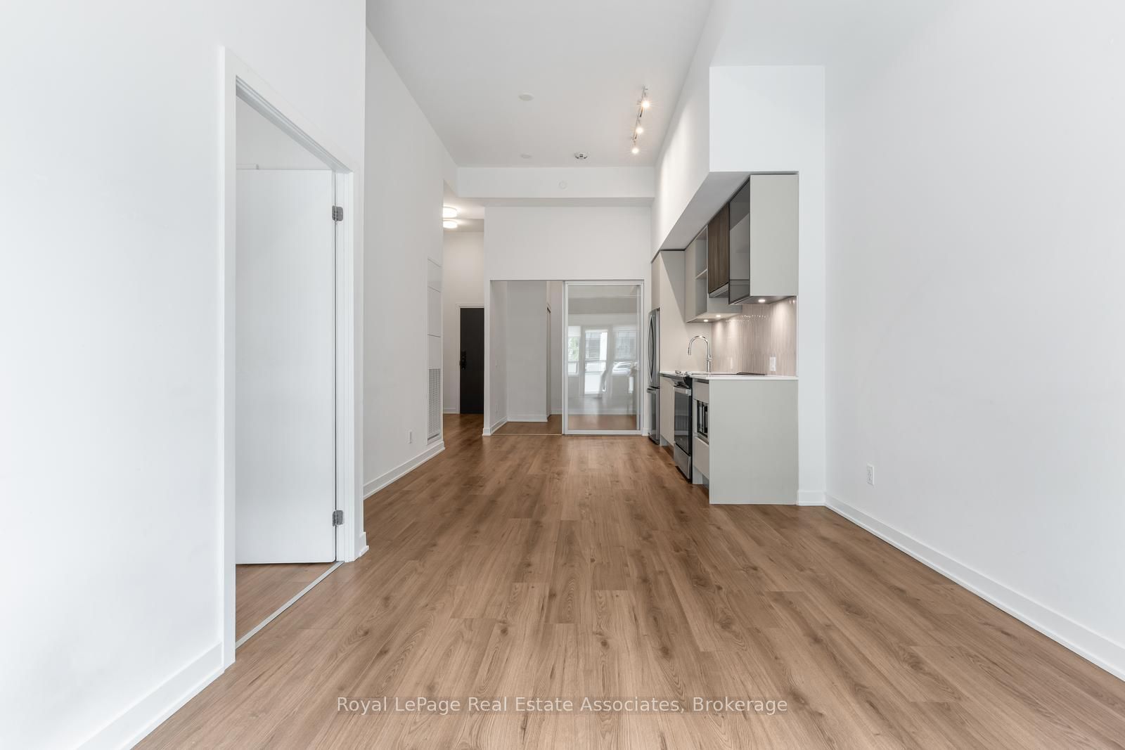 405 Dundas Street W 114, Oakville, ON L6M 4P9 photo 4