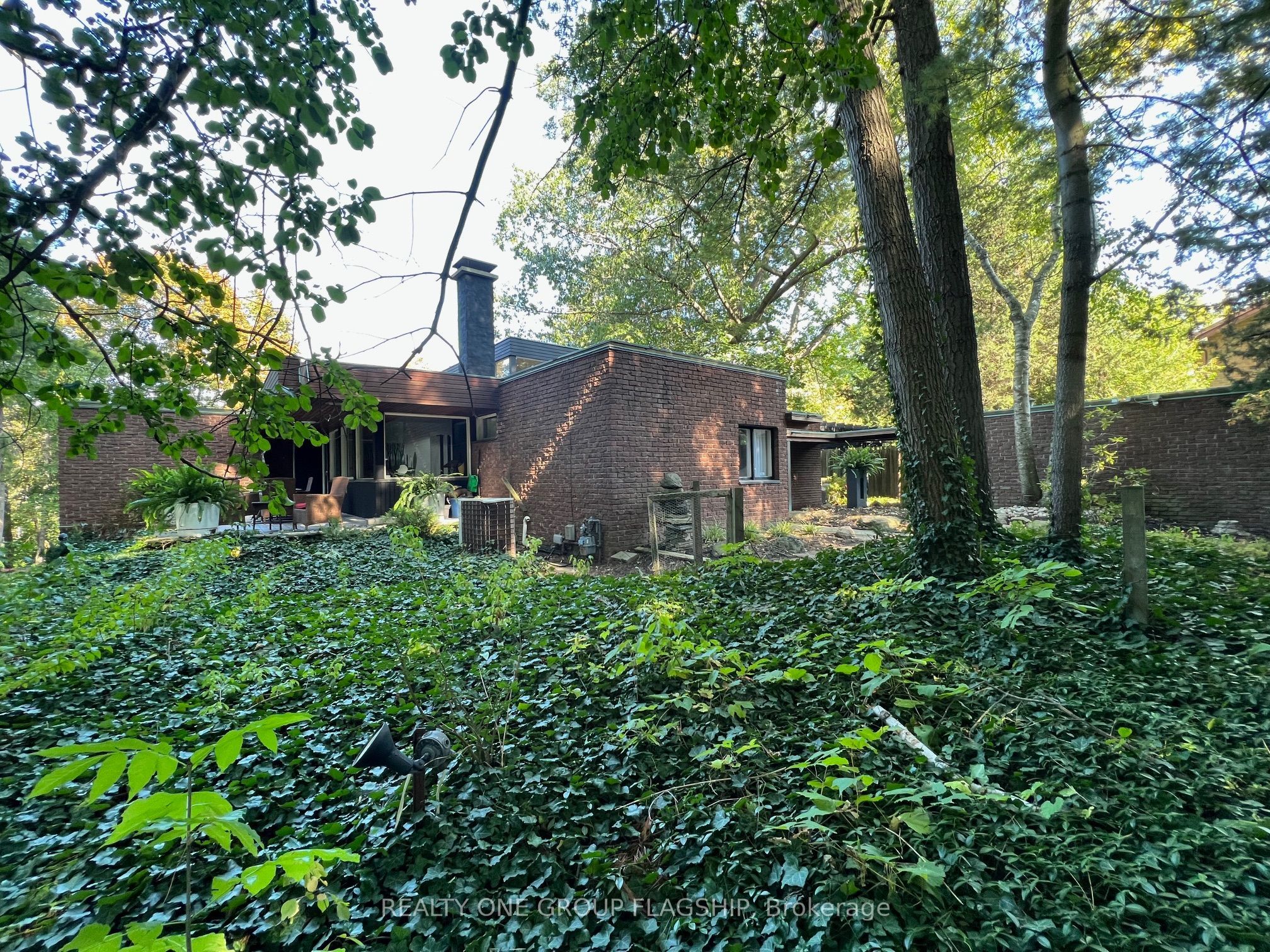 1379 Clarkson Road N, Mississauga, ON L5J 2W6