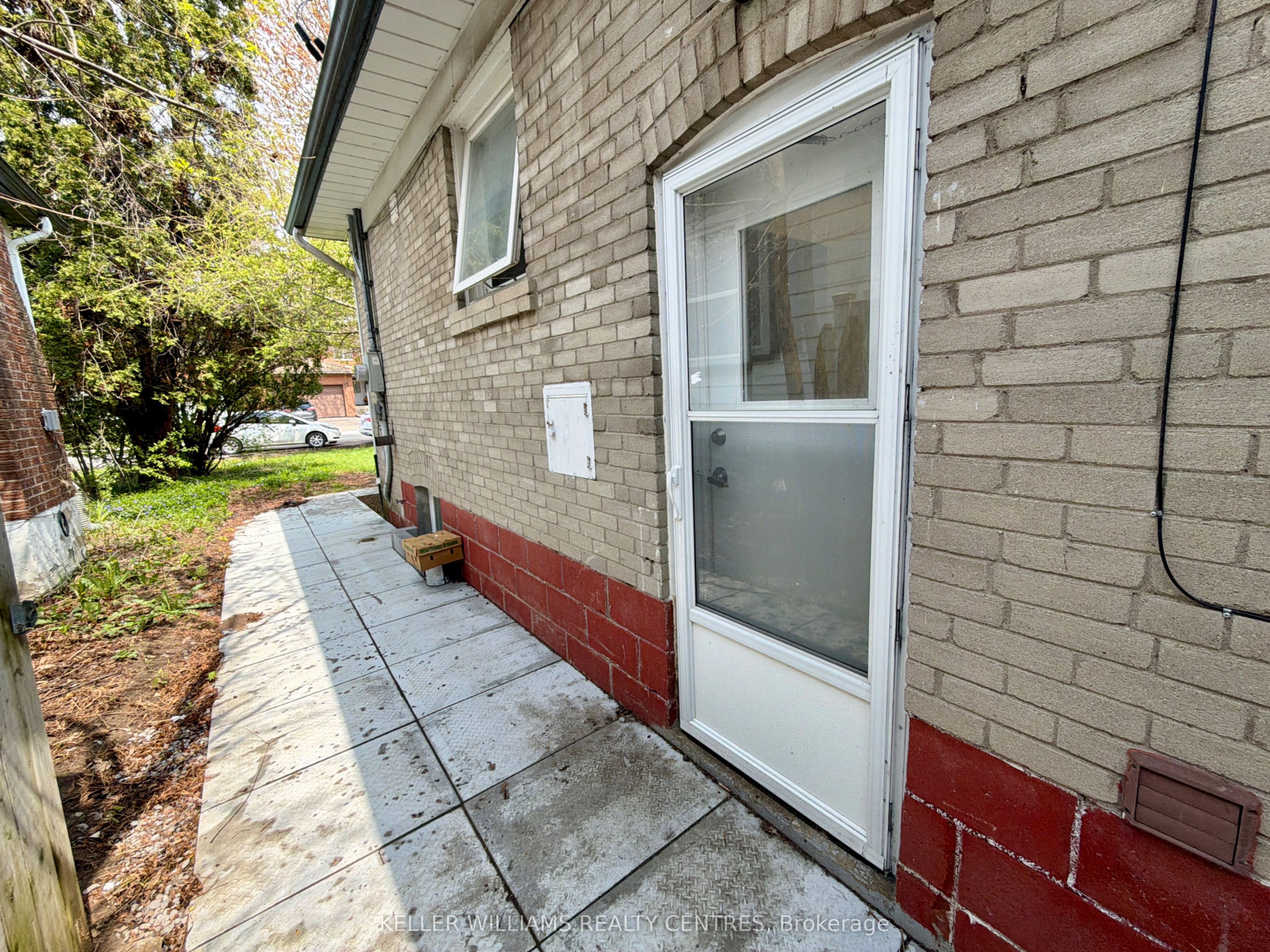 9 Sanderson Road Lower, Toronto, ON M9V 1C6 photo 2