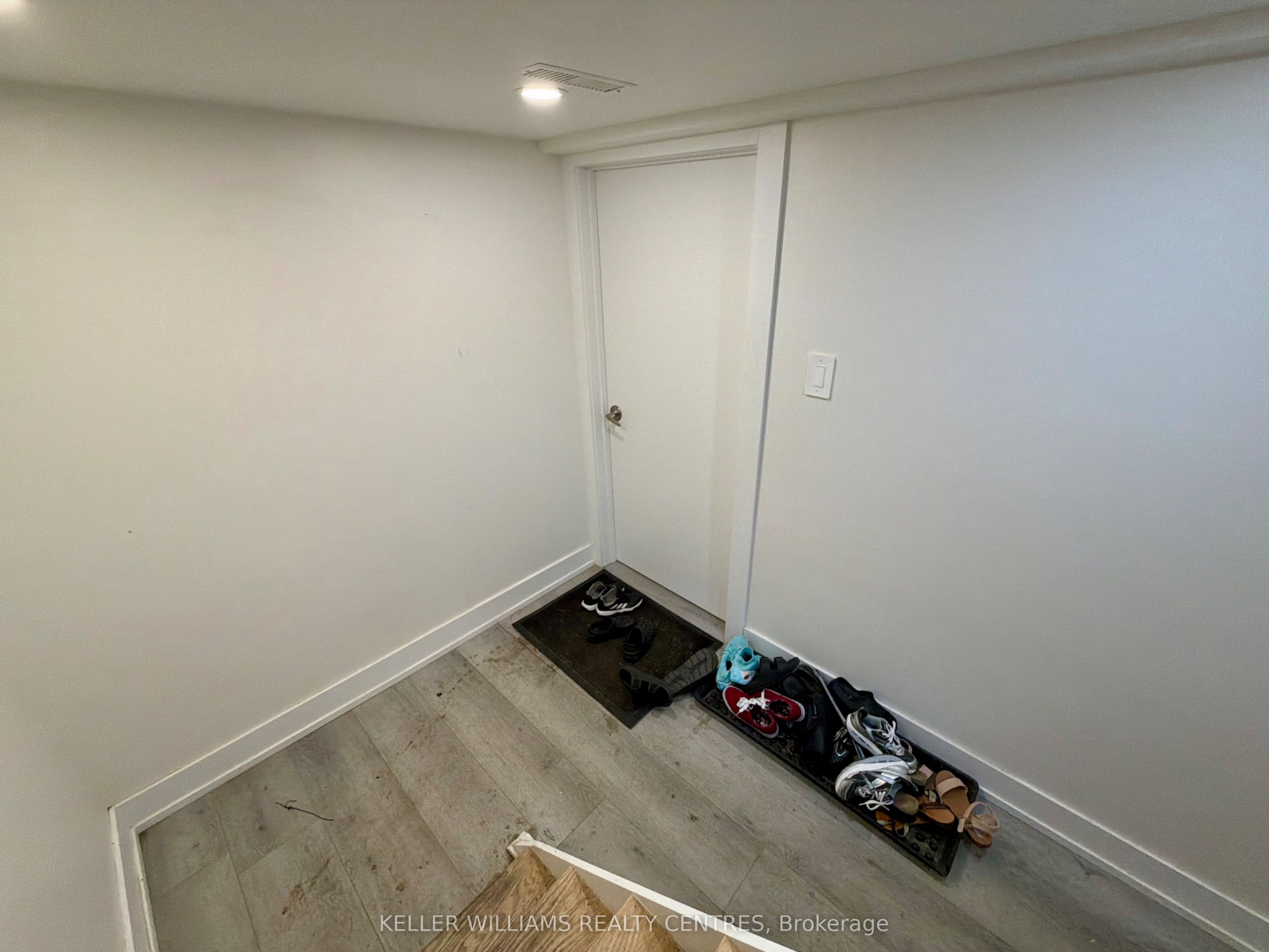 9 Sanderson Road Lower, Toronto, ON M9V 1C6 photo 5
