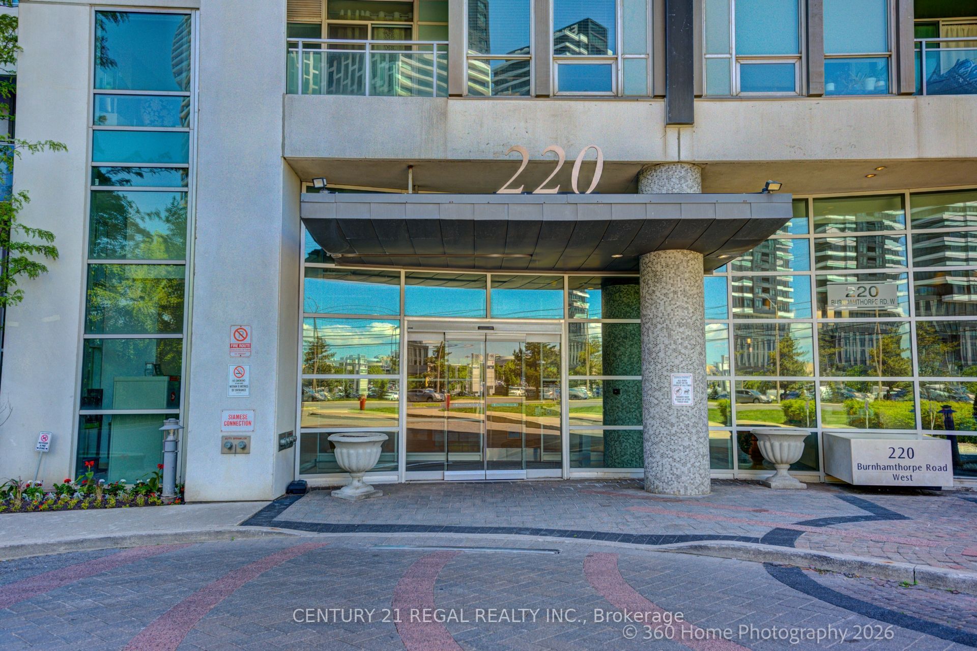220 Burnhamthorpe Road 3004, Mississauga, ON L5B 3Y5 photo 3