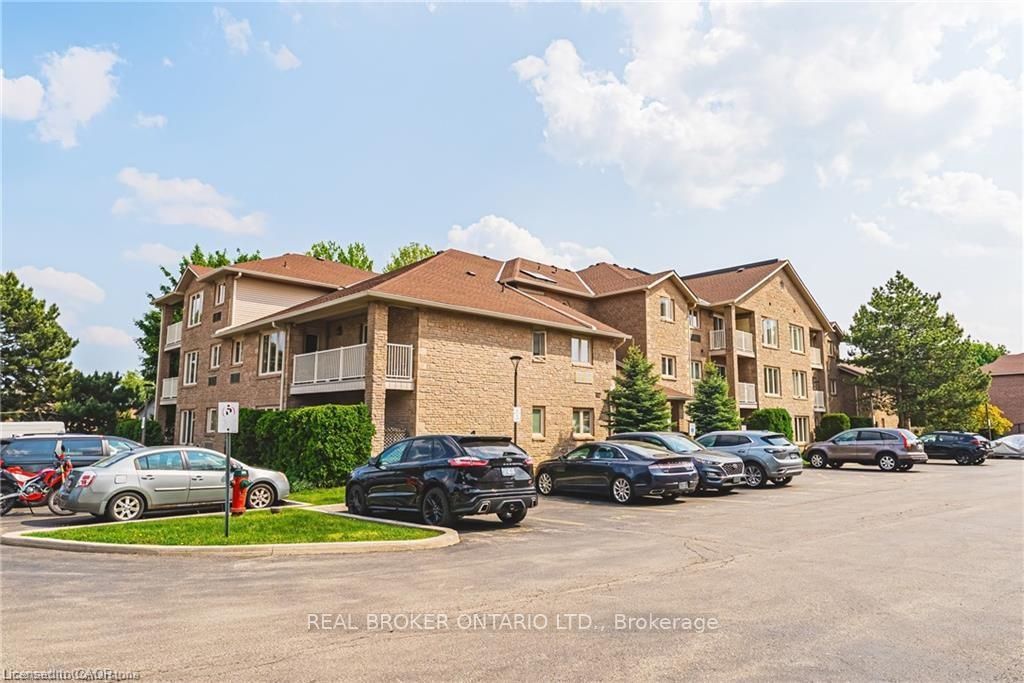 3050 Pinemeadow Drive 30, Burlington, ON L7M 3X5 photo 3