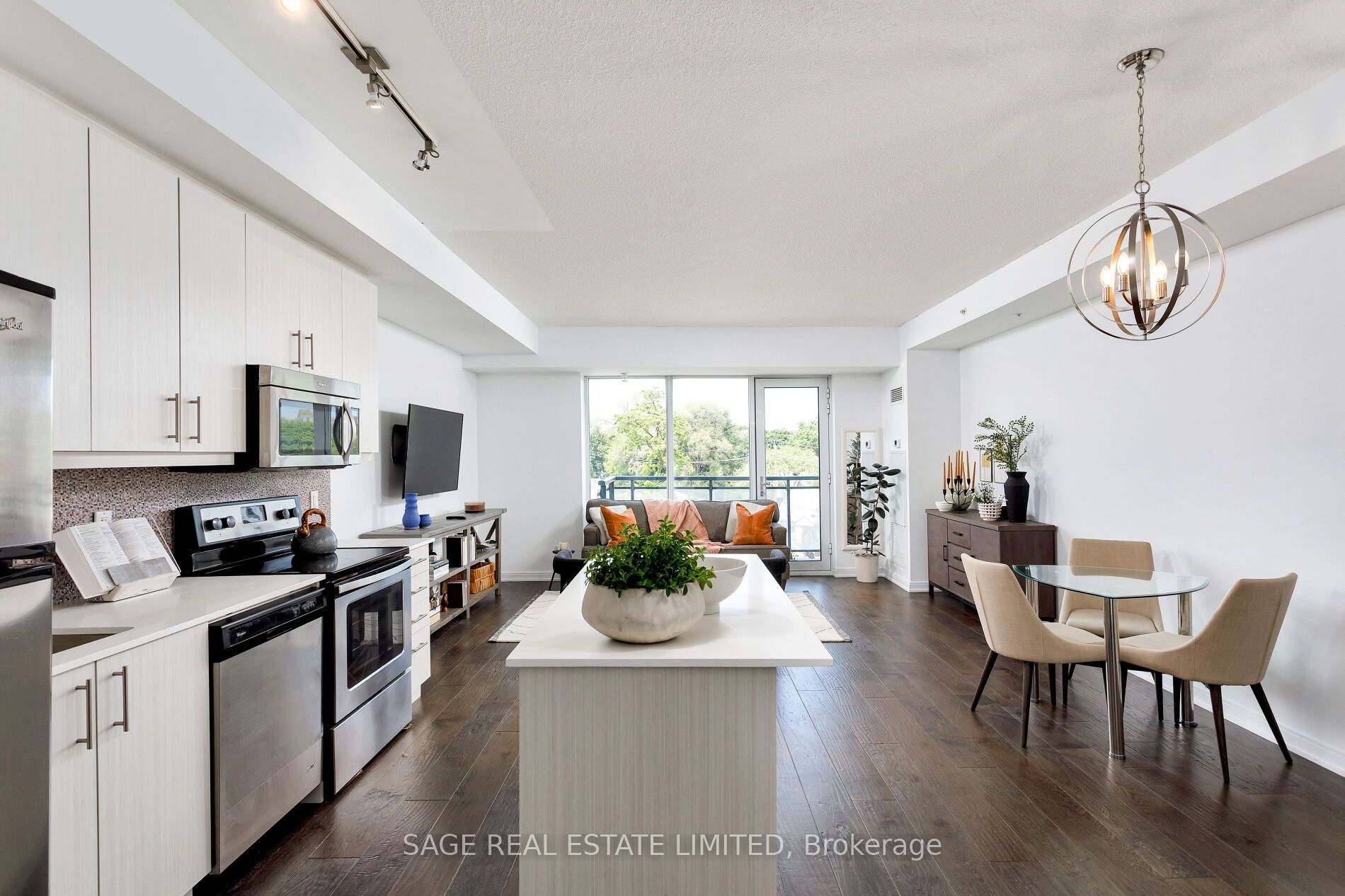 760 The Queensway 401, Toronto, ON M8Z 0E1 photo 3