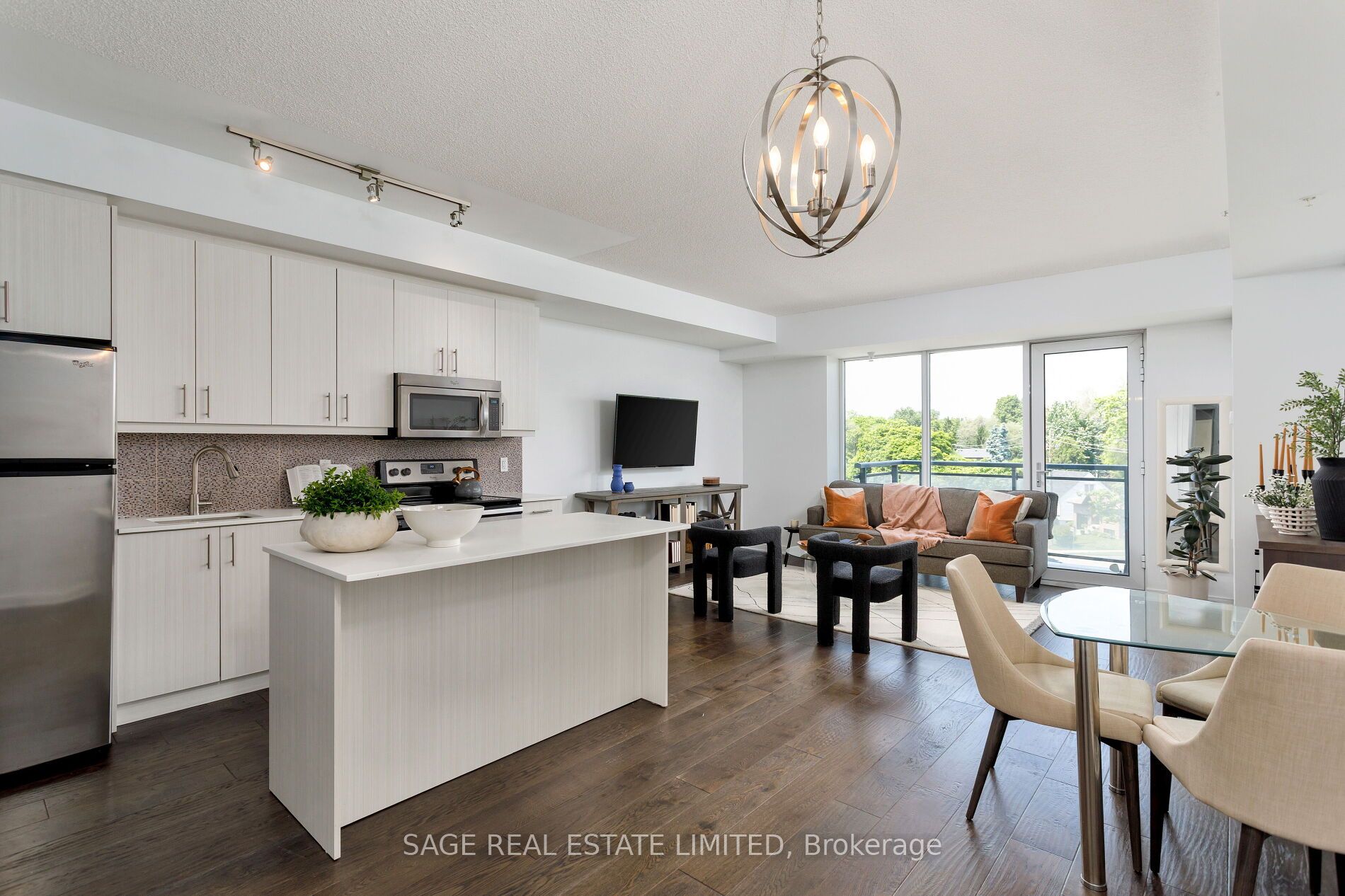 760 The Queensway 401, Toronto, ON M8Z 0E1 photo 4