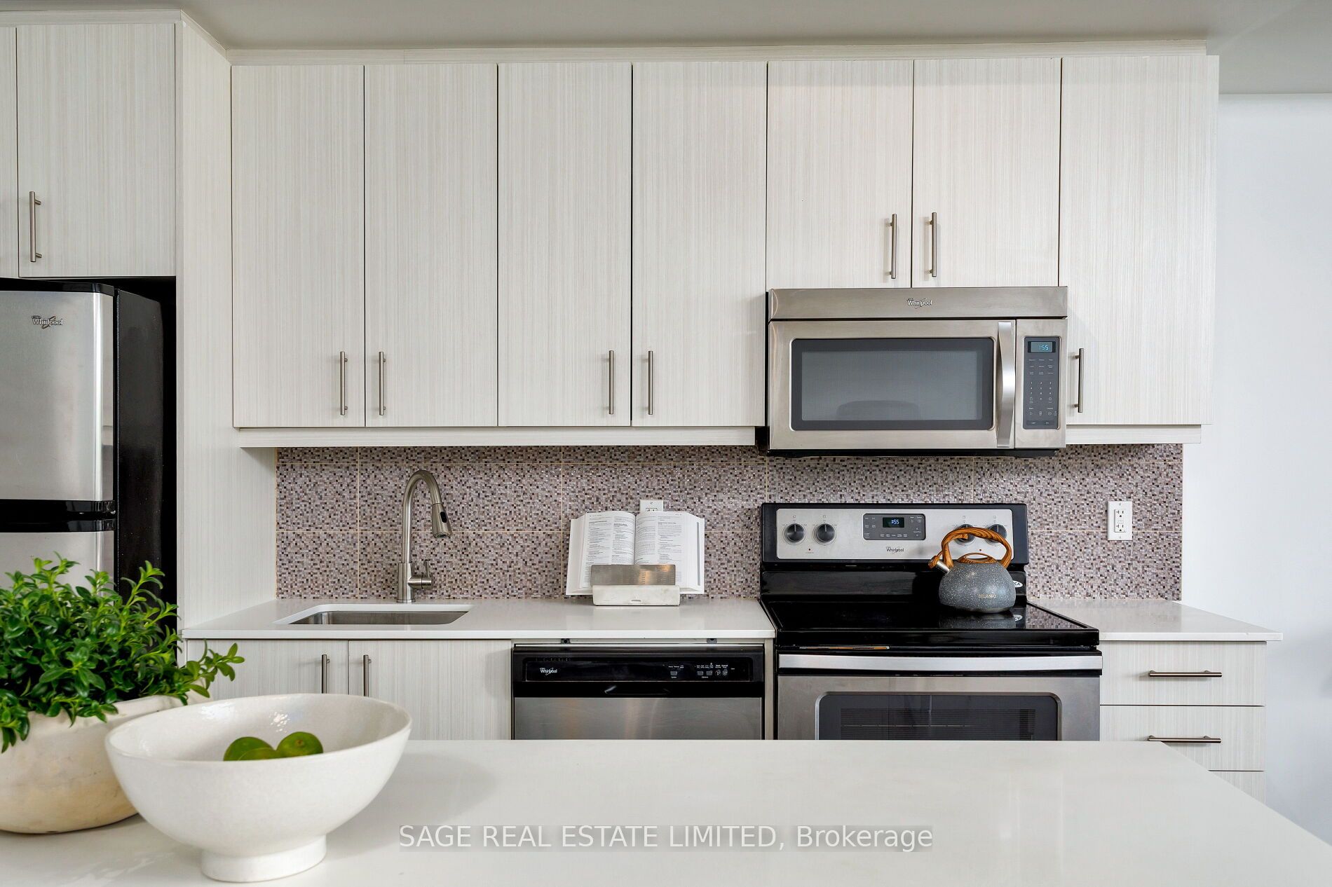 760 The Queensway 401, Toronto, ON M8Z 0E1 photo 5