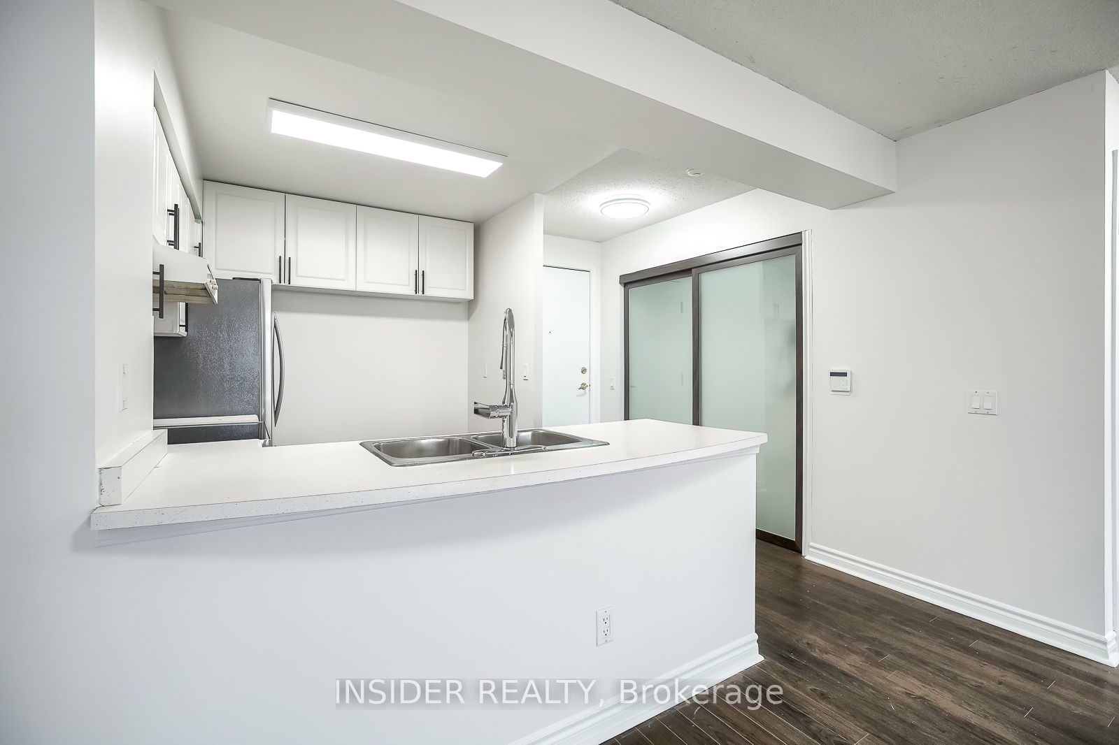 35 Kingsbridge Garden Circle 2009, Mississauga, ON L5R 3Z5 photo 3