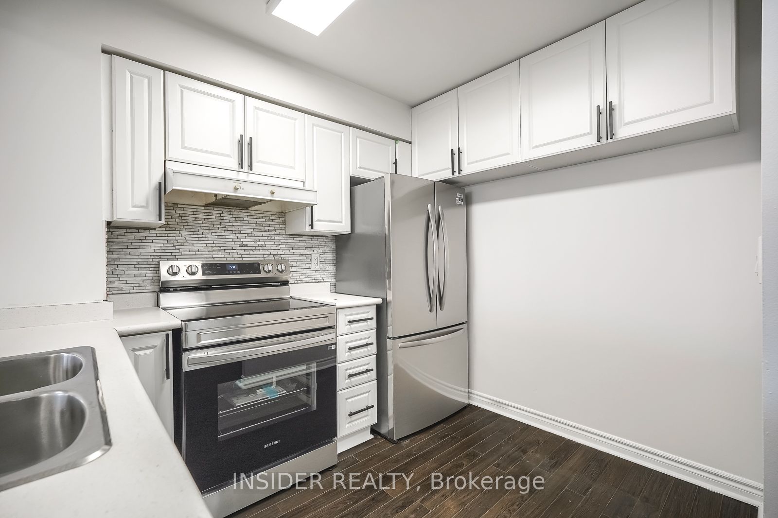 35 Kingsbridge Garden Circle 2009, Mississauga, ON L5R 3Z5 photo 4