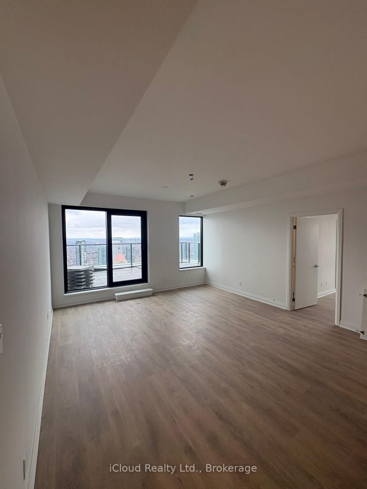 4015 The Exchange 4907, Mississauga, ON L5B 0N9 photo 3