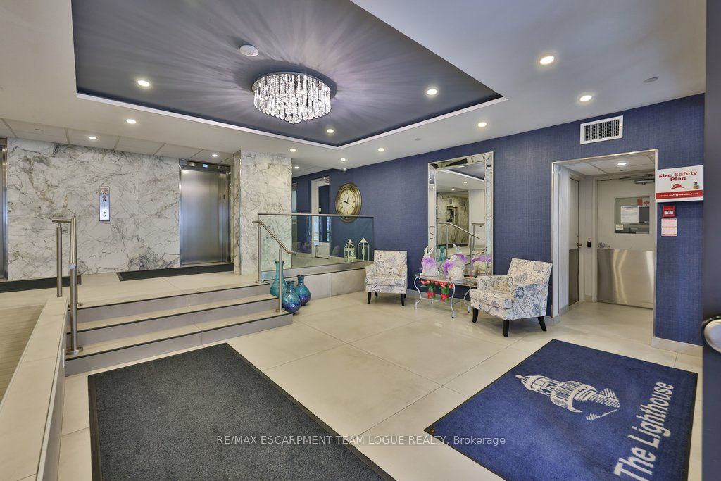2263 Marine Drive 301, Oakville, ON L6L 5K1 photo 3