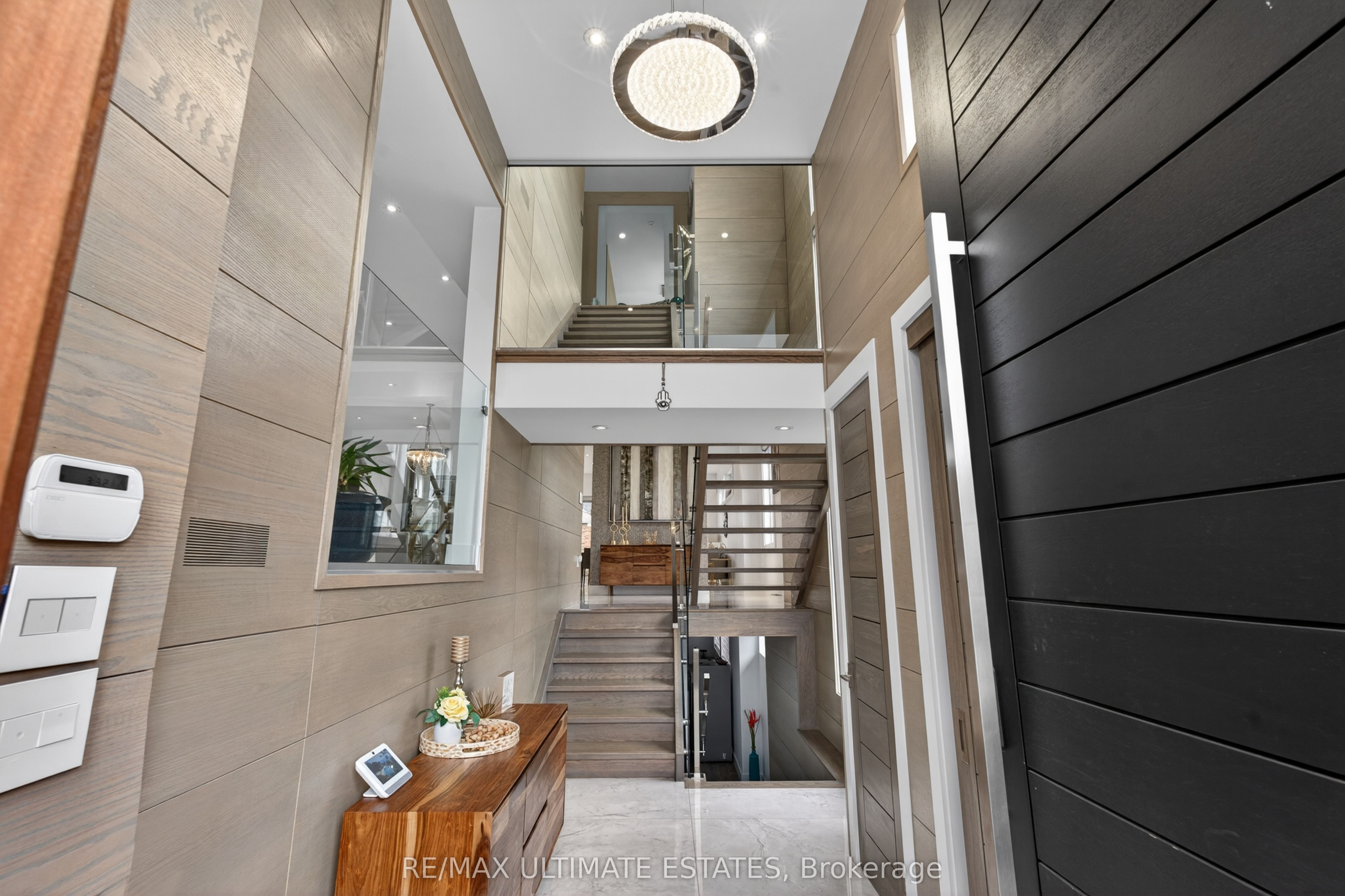 48 Cornelius Parkway, Toronto, ON M6L 2K4 photo 2