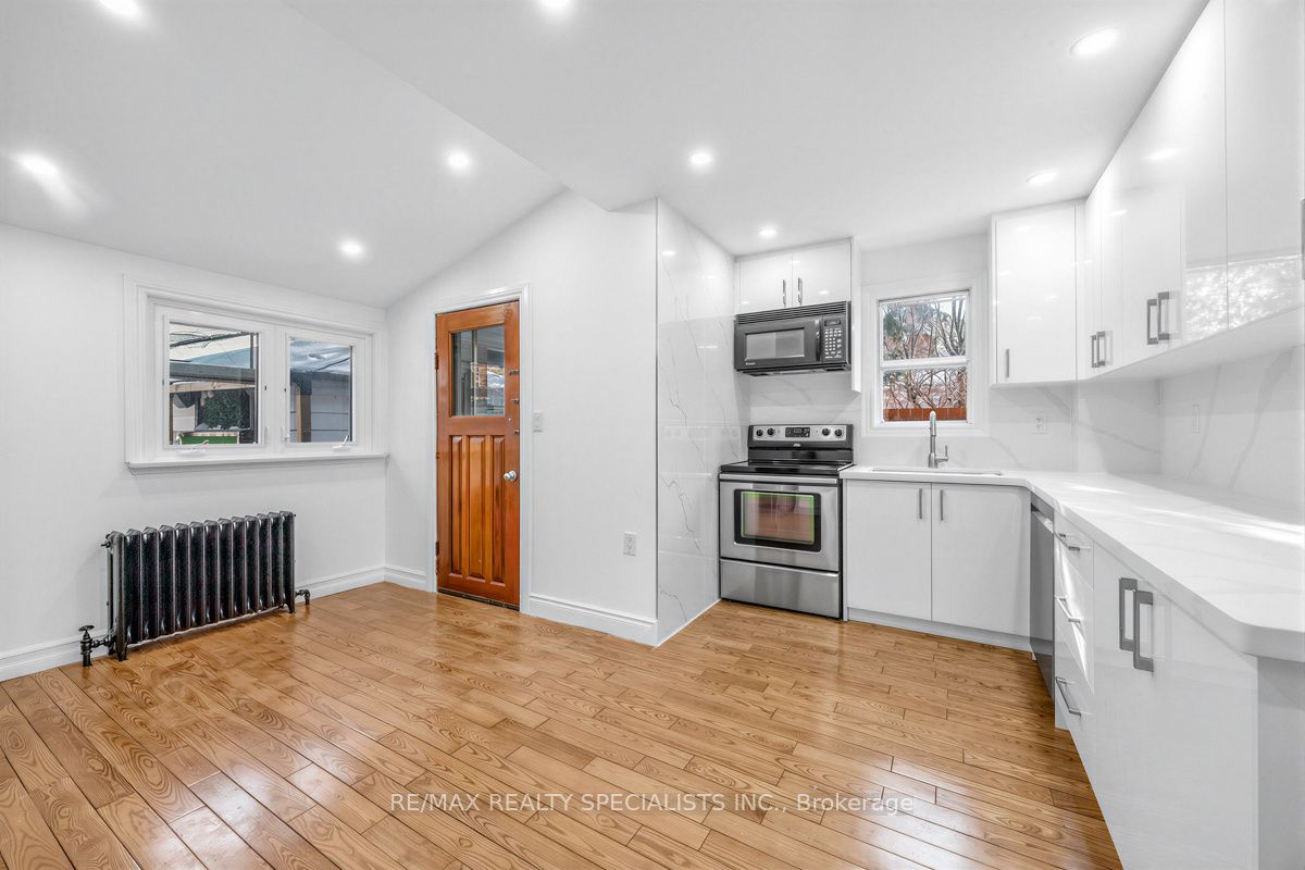1035 Briar Hill Avenue Main & 2nd, Toronto, ON M6B 1M6 photo 3