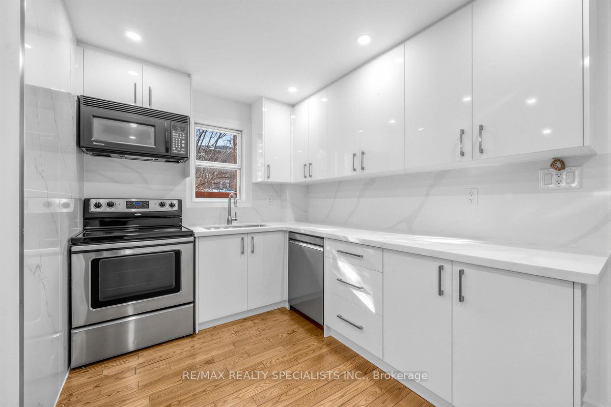 1035 Briar Hill Avenue Main & 2nd, Toronto, ON M6B 1M6 photo 5