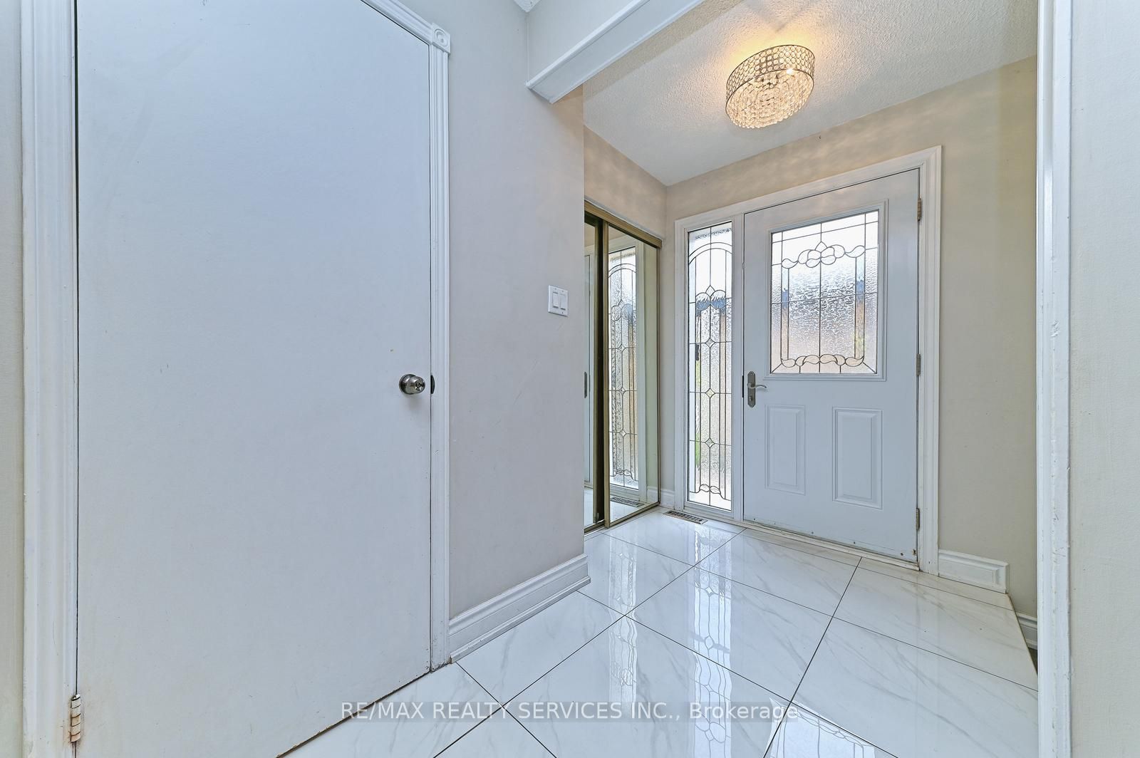 2545 Folkway Drive, Mississauga, ON L5L 2J9 photo 5