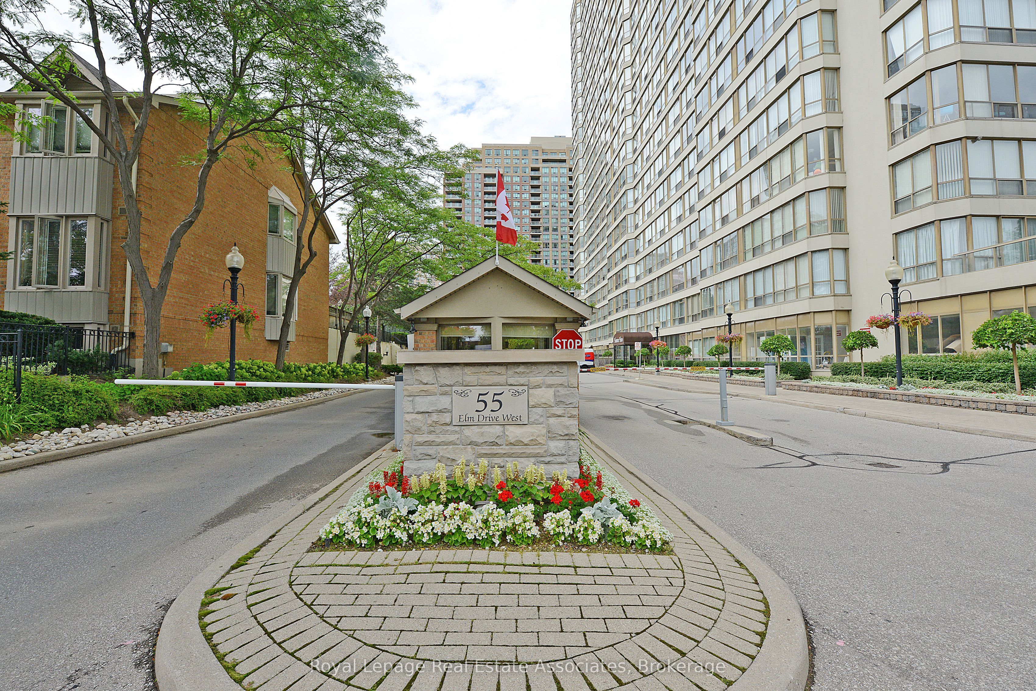55 Elm Drive W 501, Mississauga, ON L5B 3Z3