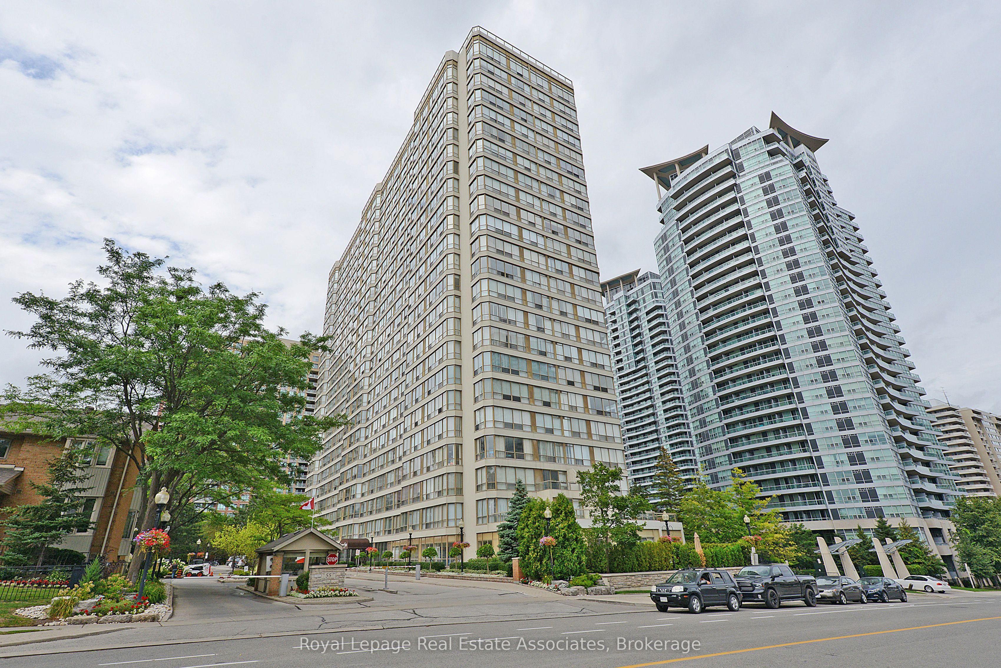 55 Elm Drive W 501, Mississauga, ON L5B 3Z3 photo 2