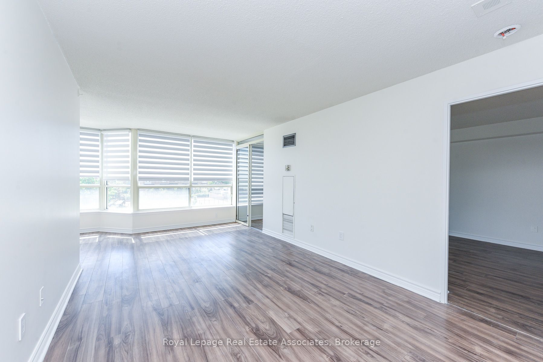 55 Elm Drive W 501, Mississauga, ON L5B 3Z3 photo 4