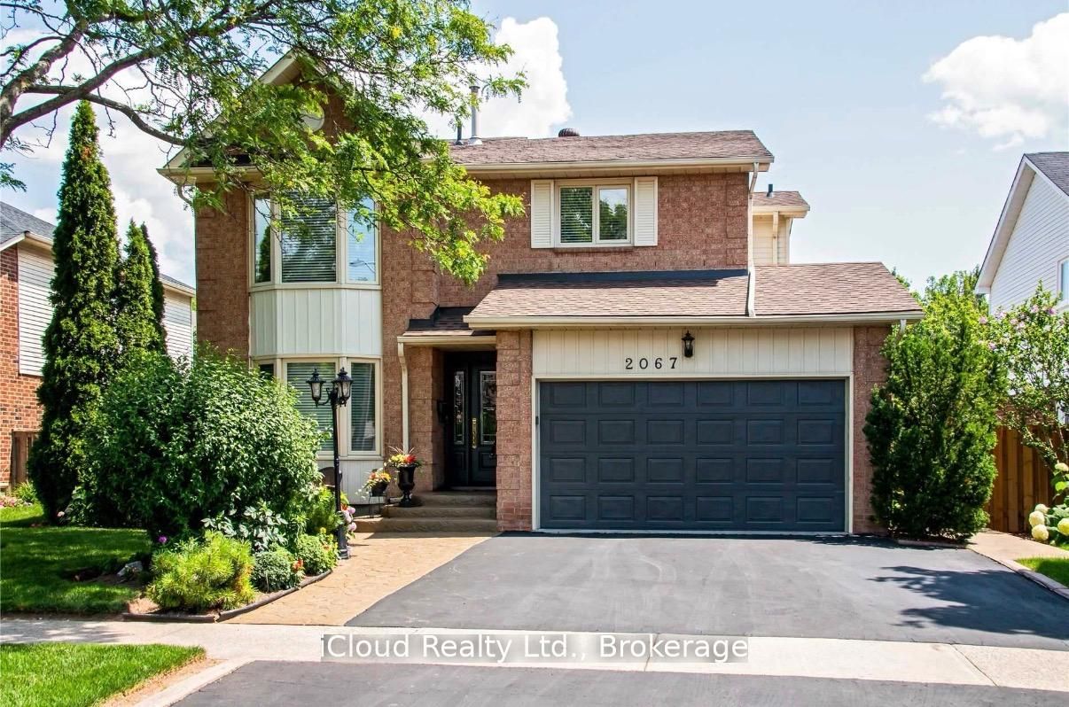 2067 Hunters Wood Drive, Burlington, ON L7M 2T1