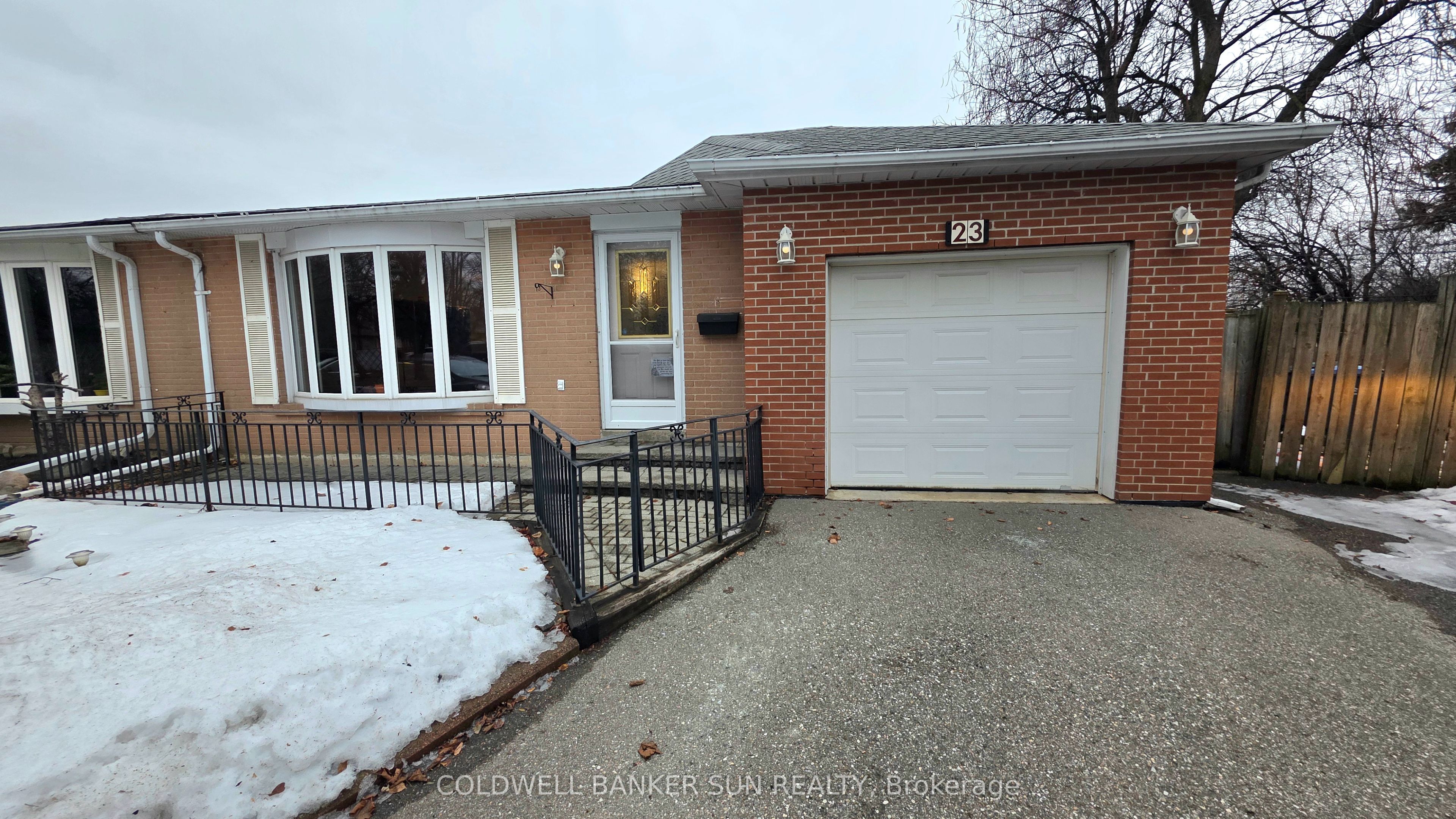 23 Brookdale Crescent, Brampton, ON L6T 1M8 photo 2
