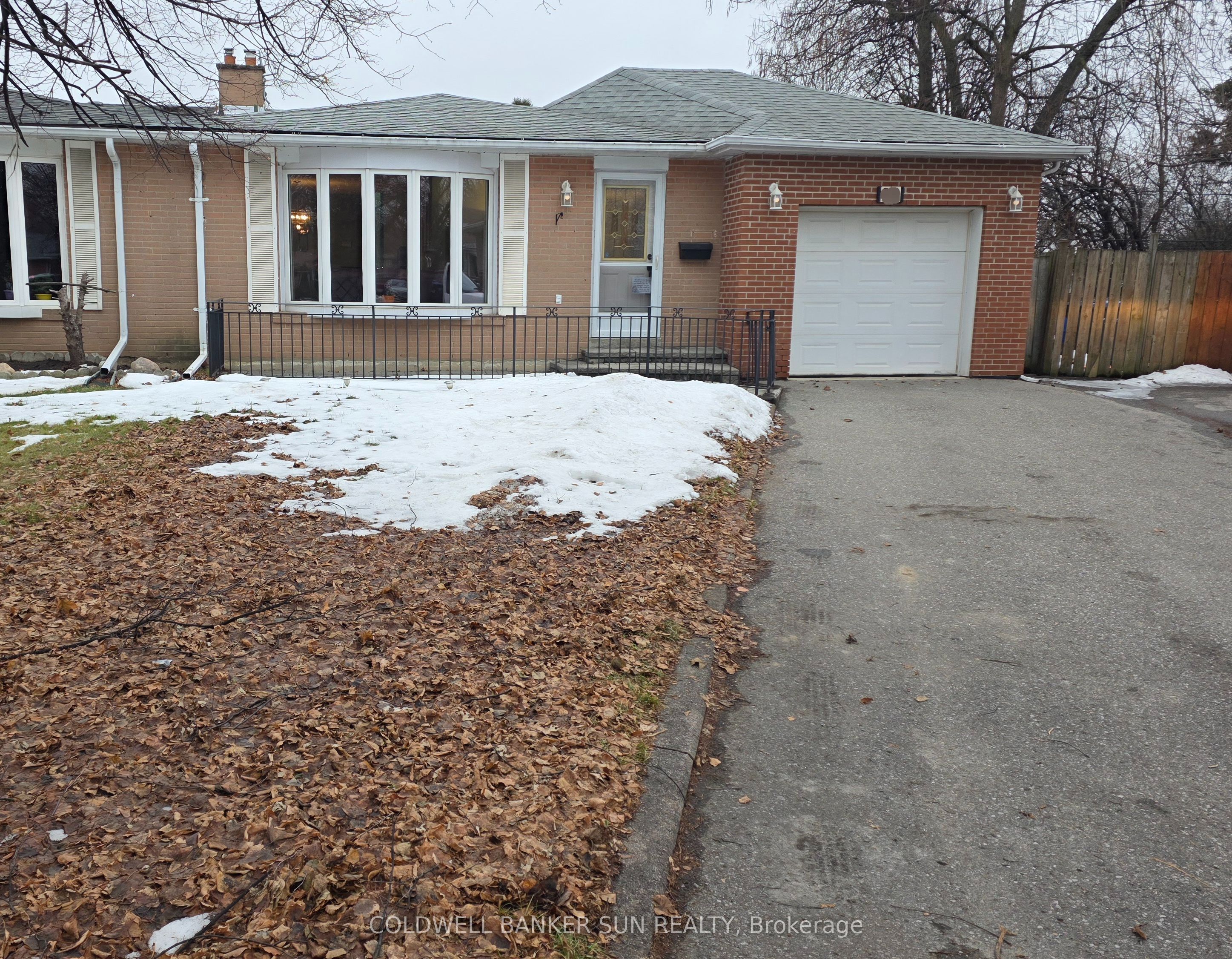 23 Brookdale Crescent, Brampton, ON L6T 1M8 photo 3