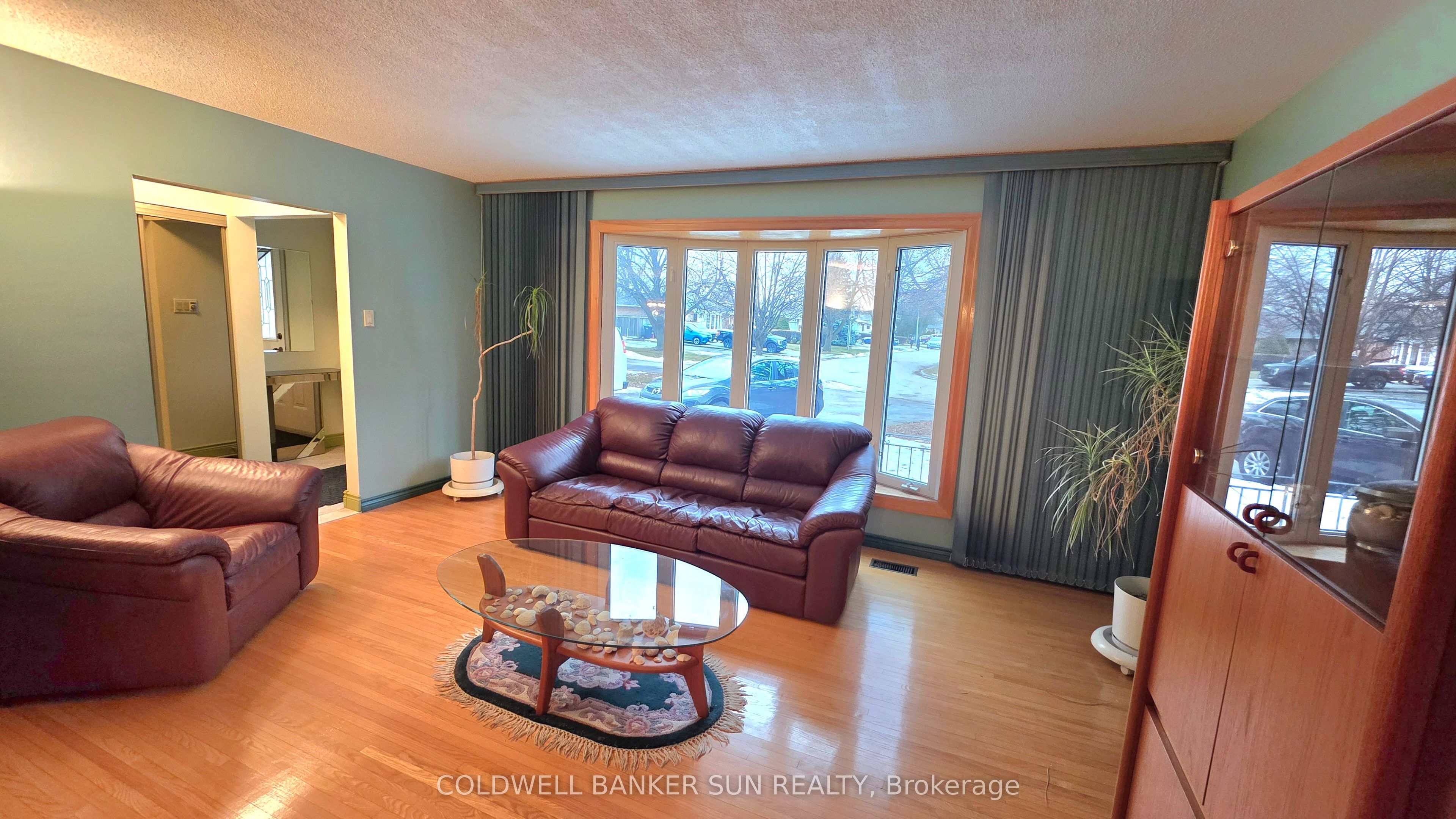 23 Brookdale Crescent, Brampton, ON L6T 1M8 photo 4