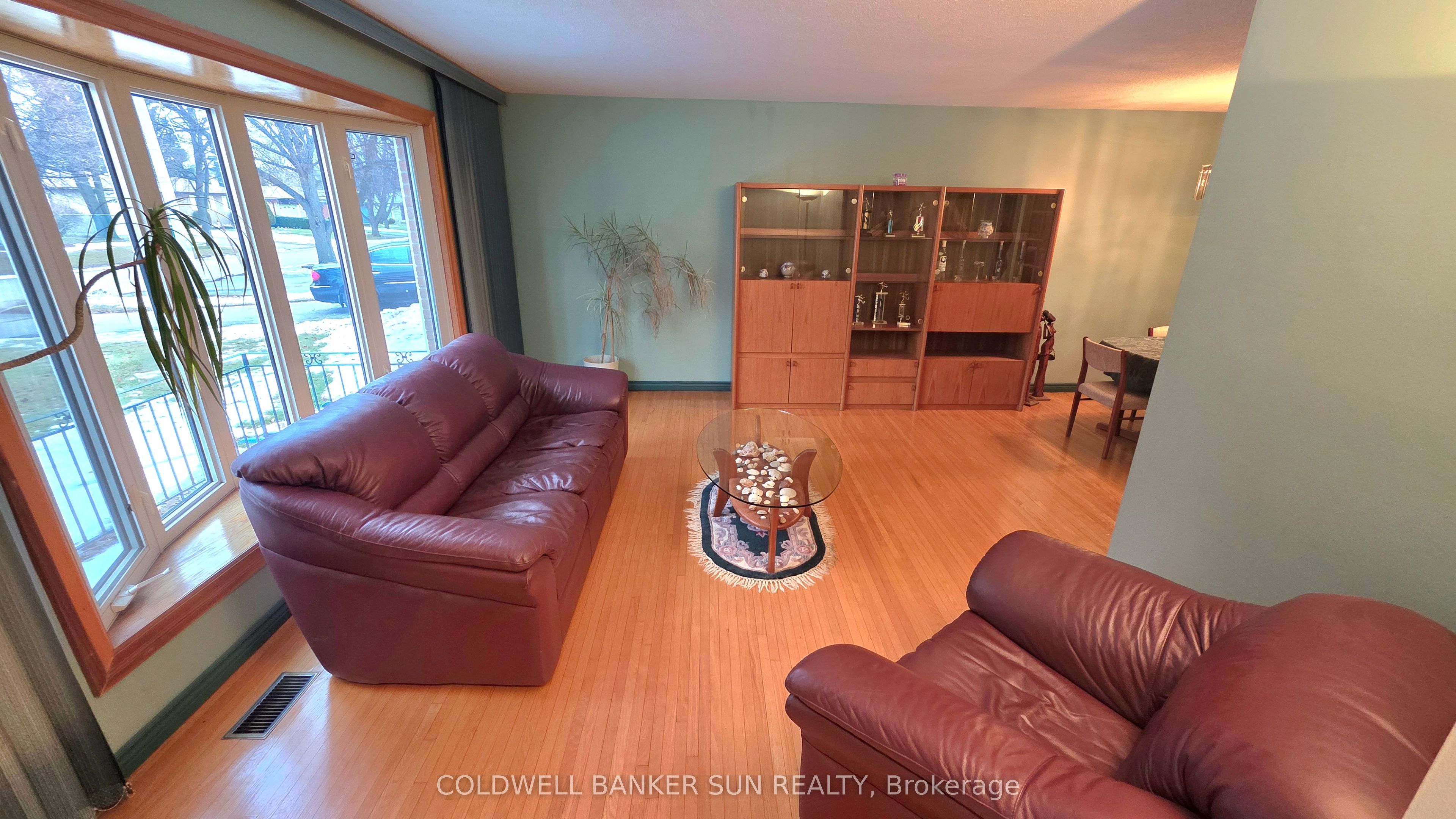 23 Brookdale Crescent, Brampton, ON L6T 1M8 photo 5