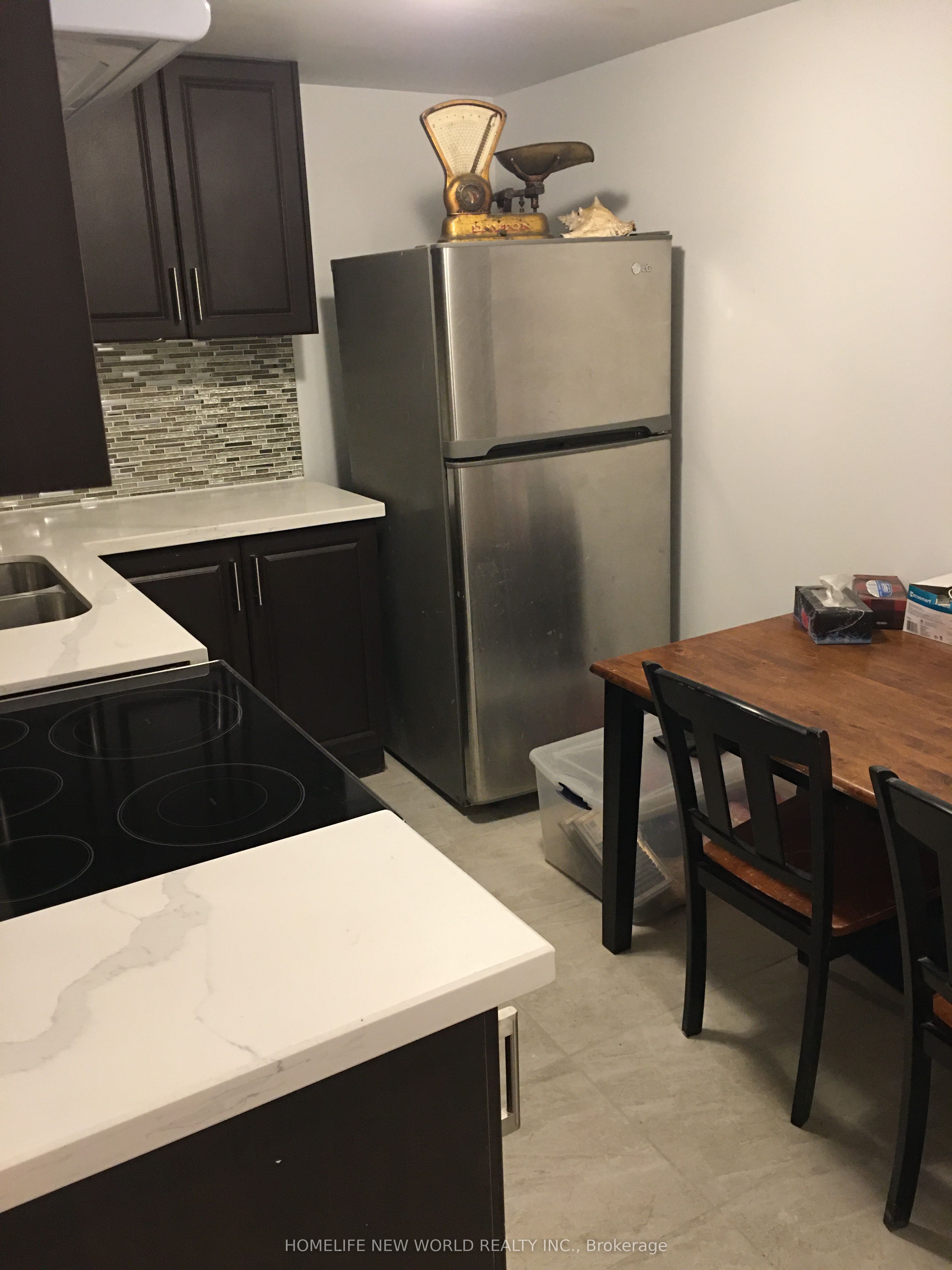 2466 St Clair Avenue W Bsmt 02, Toronto, ON M6N 1L3 photo 2