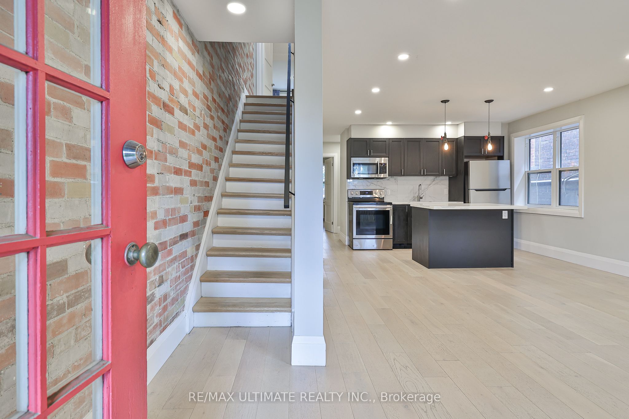 8 Grafton Avenue, Toronto, ON M6R 1C4 photo 4