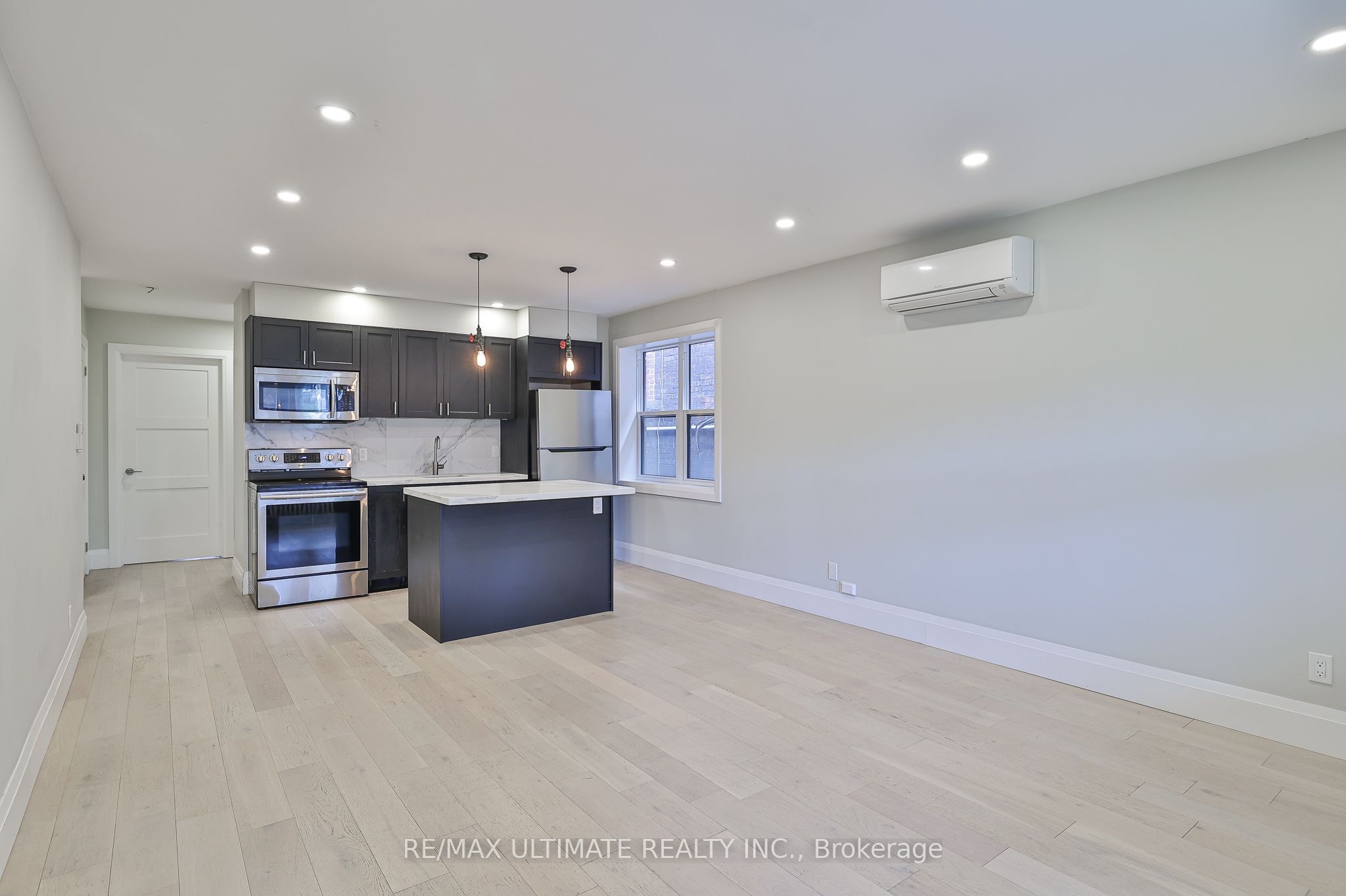 8 Grafton Avenue, Toronto, ON M6R 1C4 photo 5