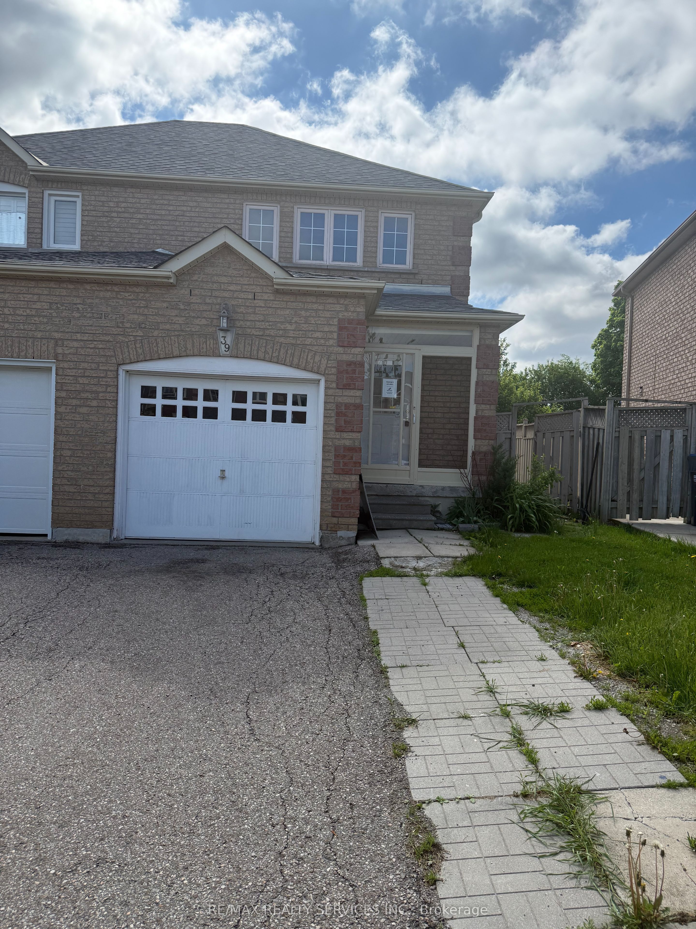39 Caruso Drive, Brampton, ON L6Y 5B2