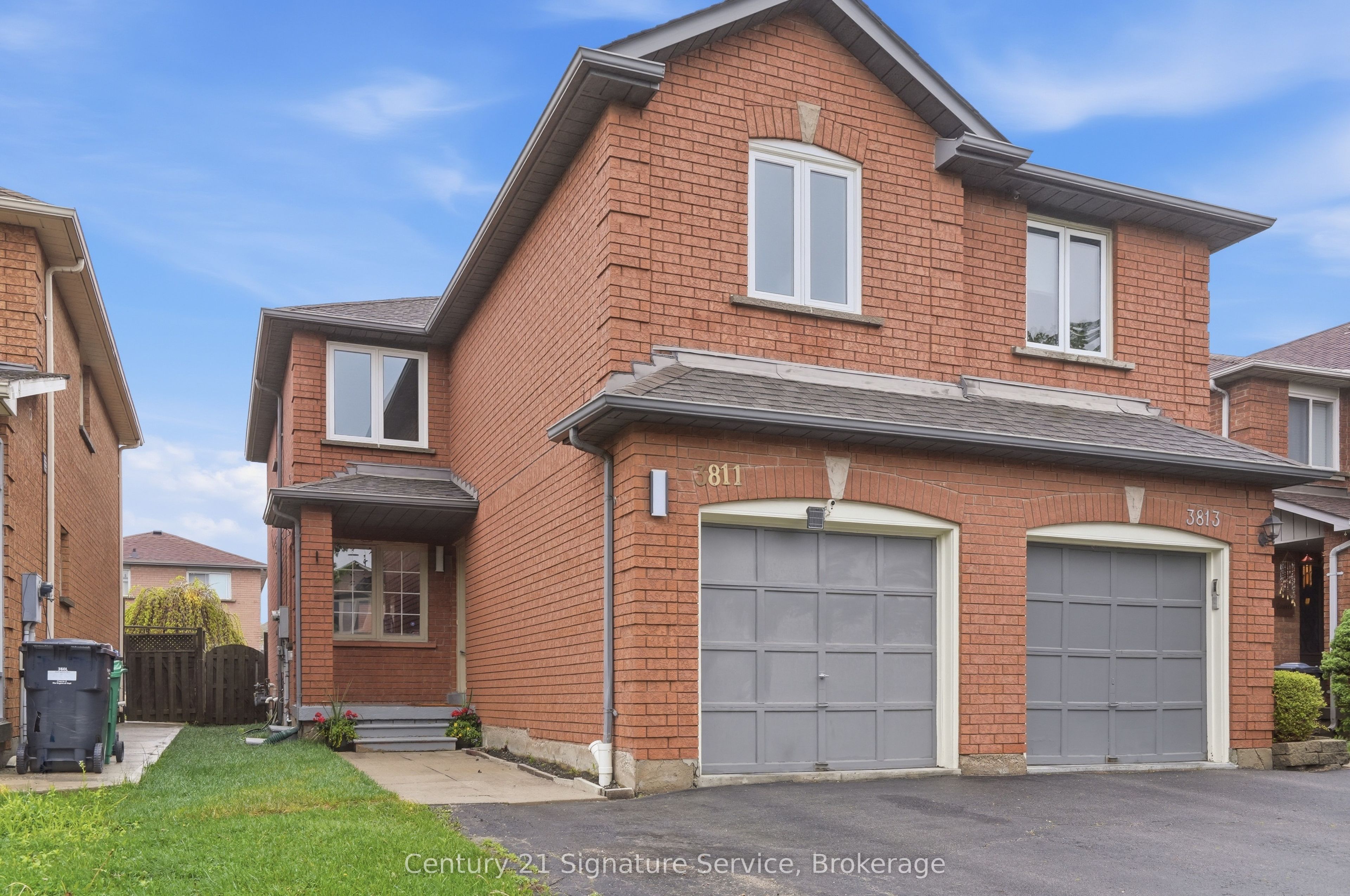 3811 Densbury Drive, Mississauga, ON L5N 6Z3 photo 3