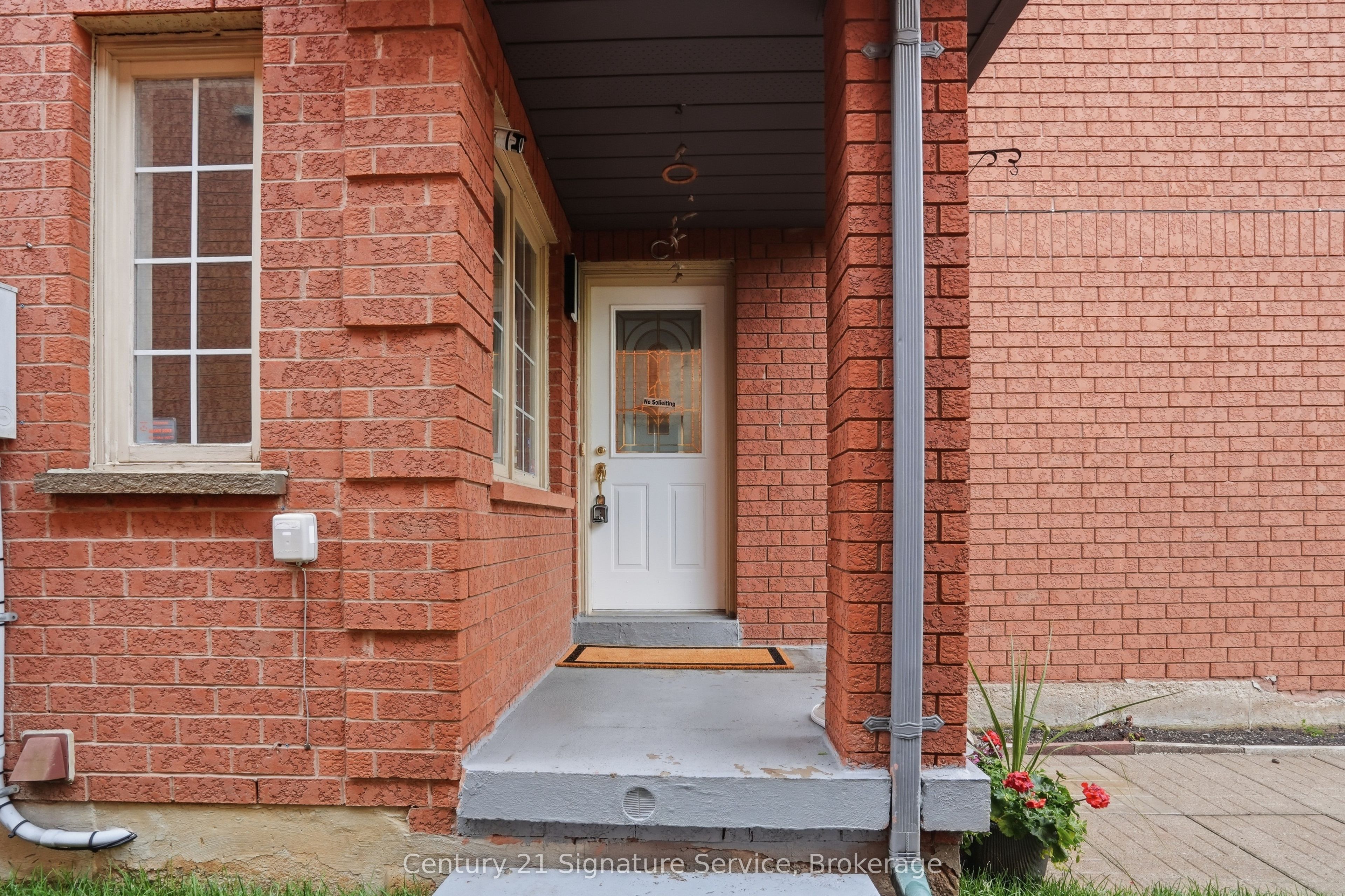 3811 Densbury Drive, Mississauga, ON L5N 6Z3 photo 5