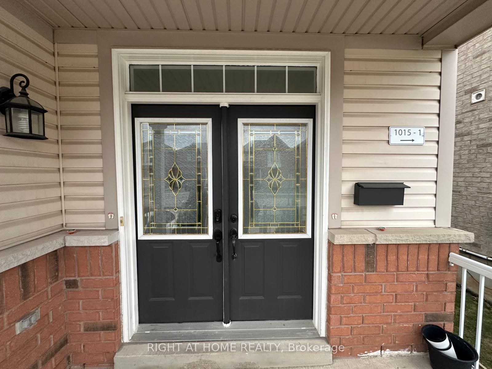 1015 Mccuaig Drive, Milton, ON L9T 6S4 photo 2